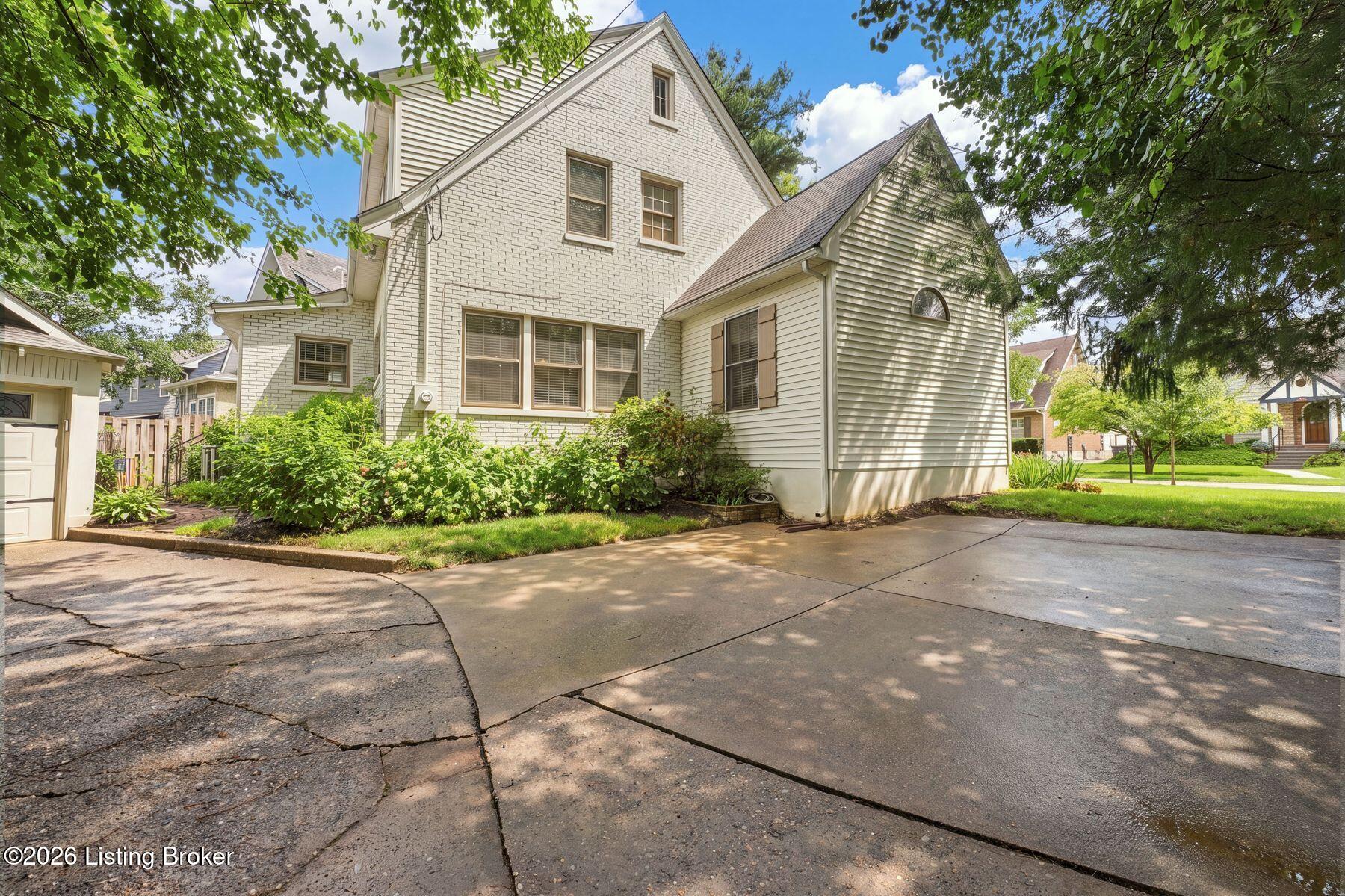 2609 Whittier Ave