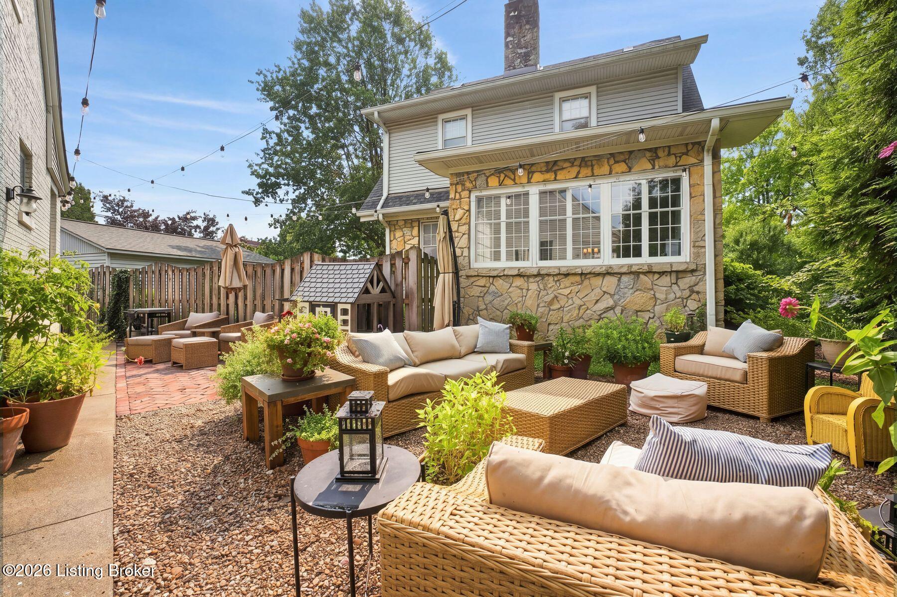 2609 Whittier Ave