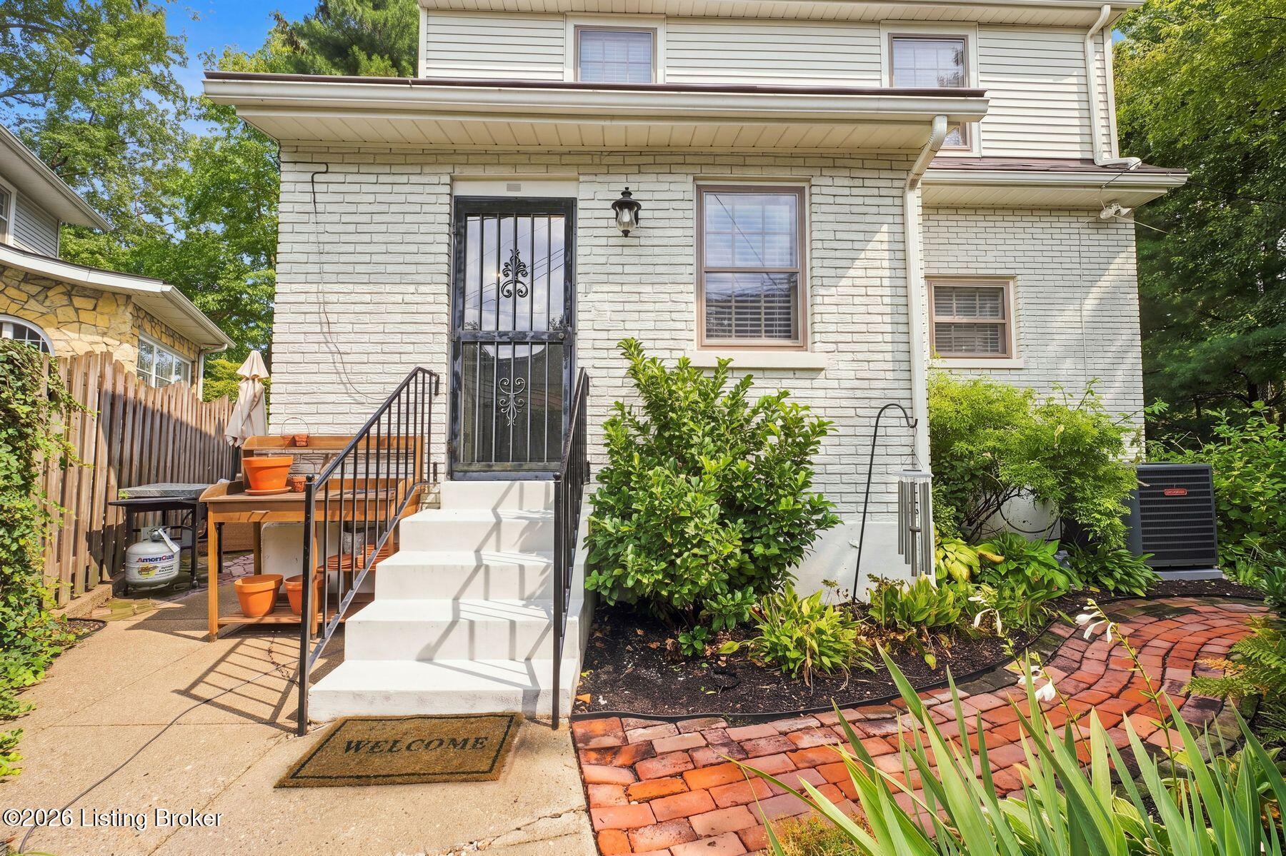 2609 Whittier Ave