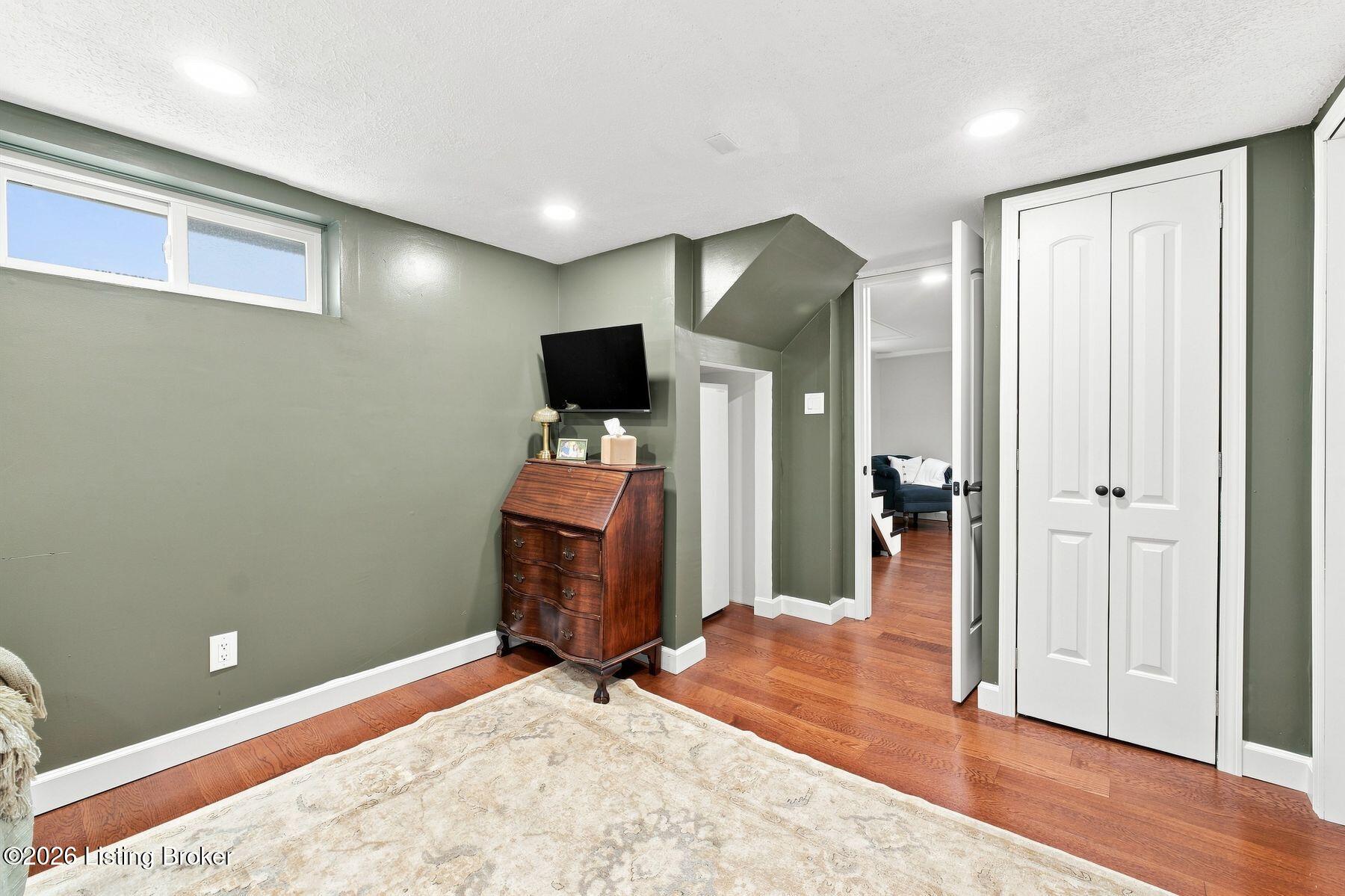 2609 Whittier Ave