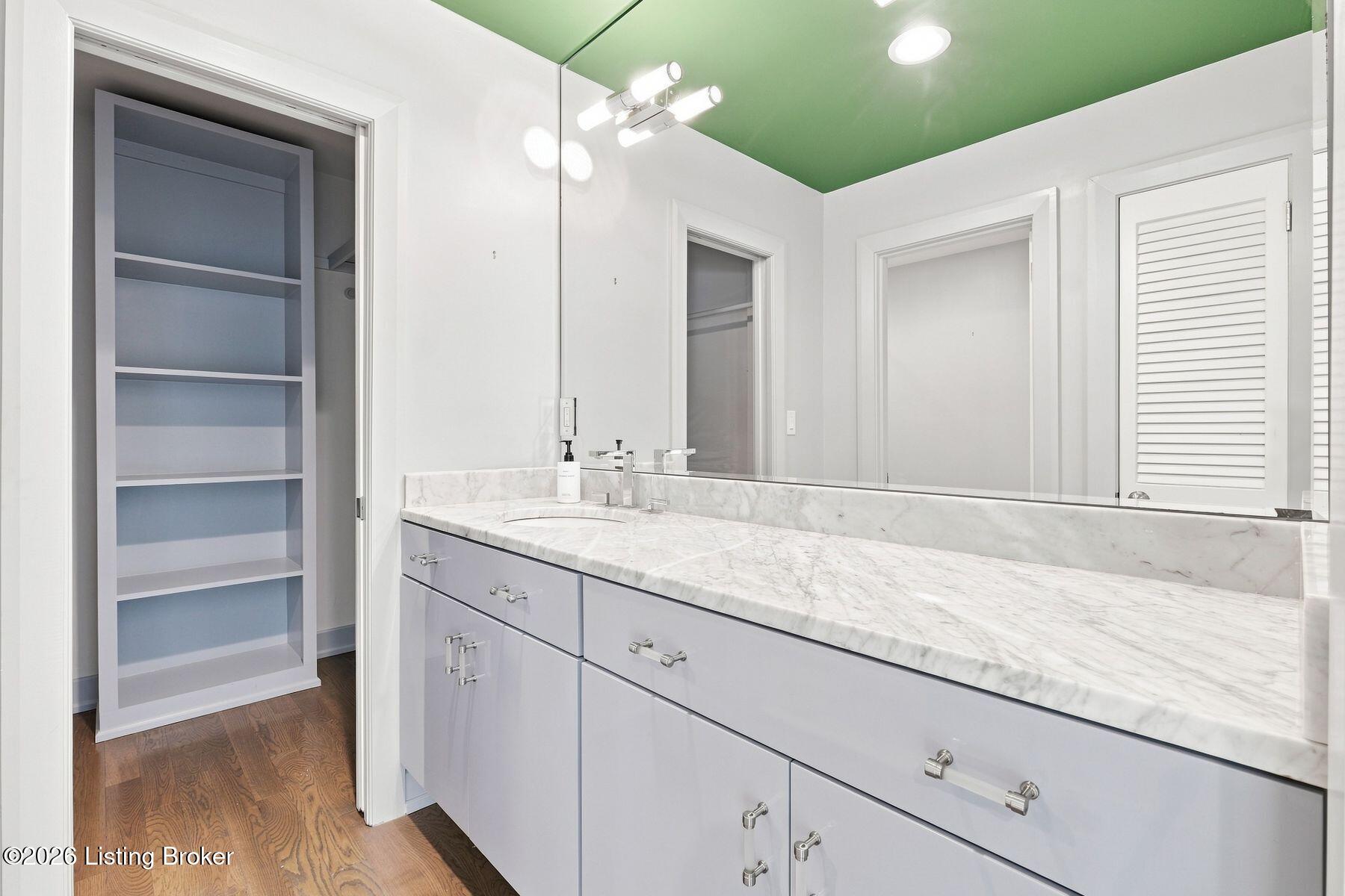 1128 Rostrevor Cir