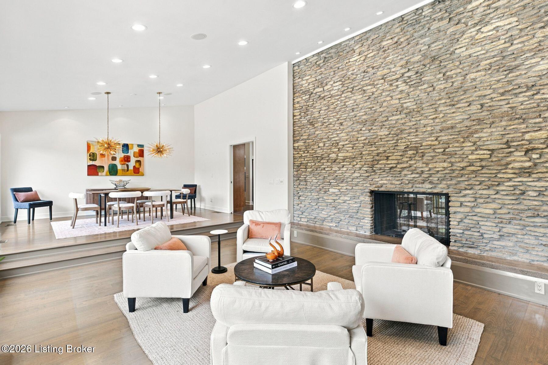 1128 Rostrevor Cir
