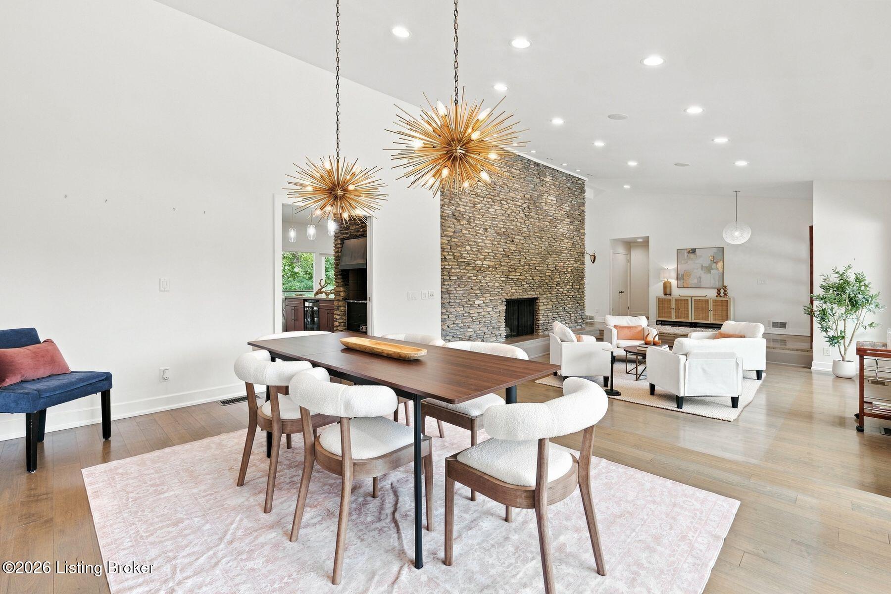 1128 Rostrevor Cir