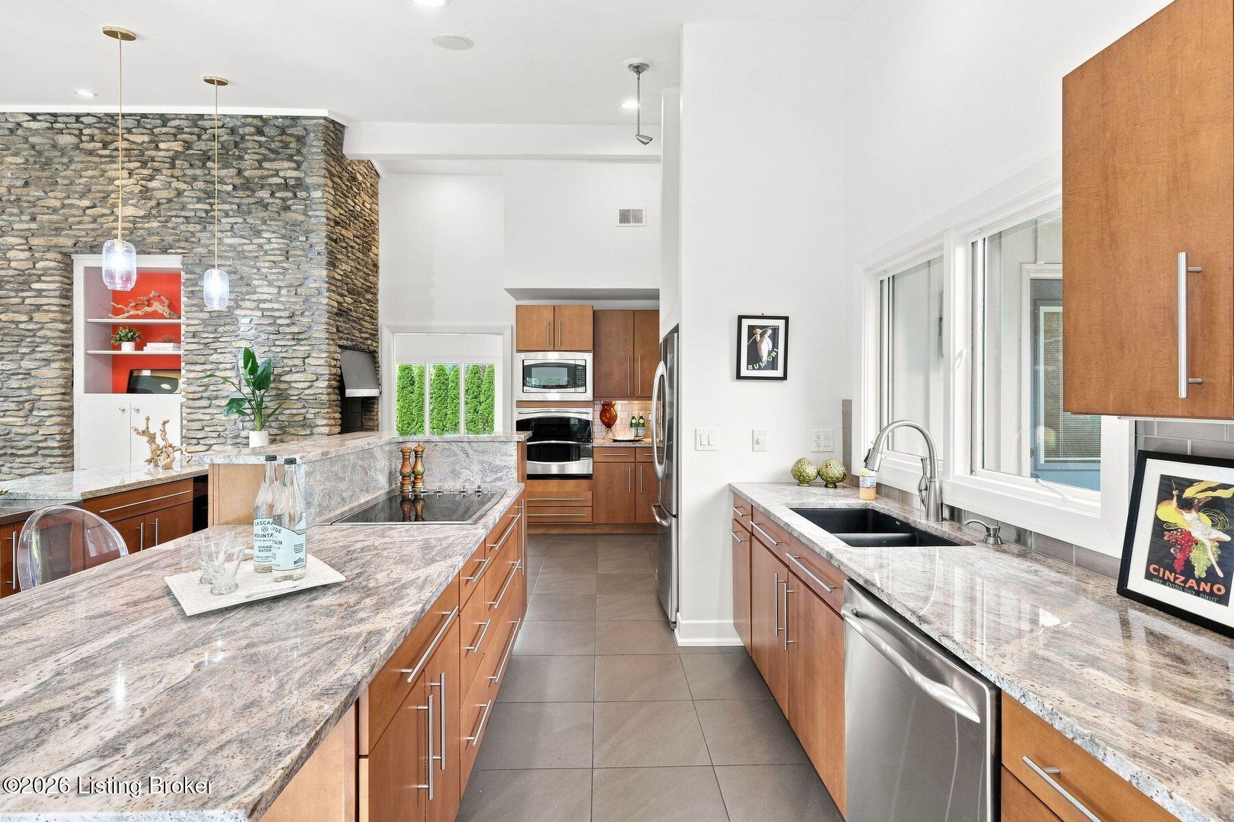 1128 Rostrevor Cir
