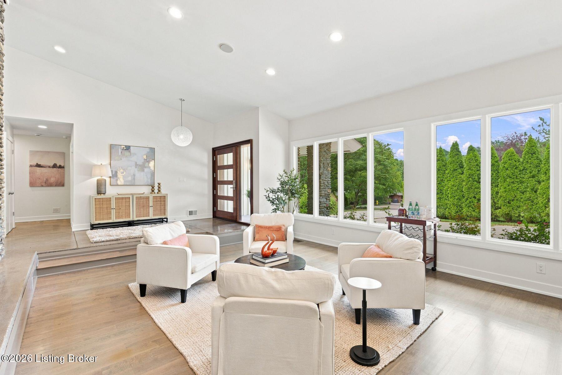 1128 Rostrevor Cir
