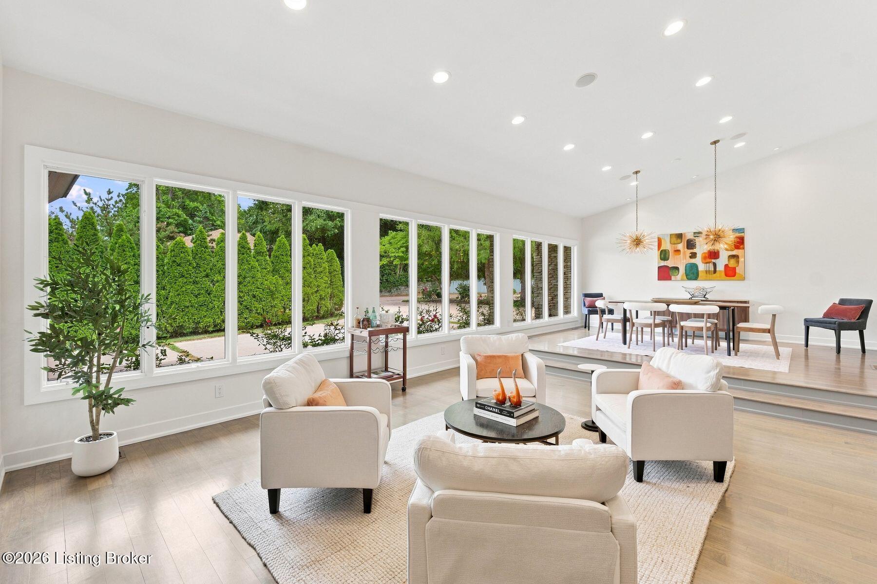 1128 Rostrevor Cir