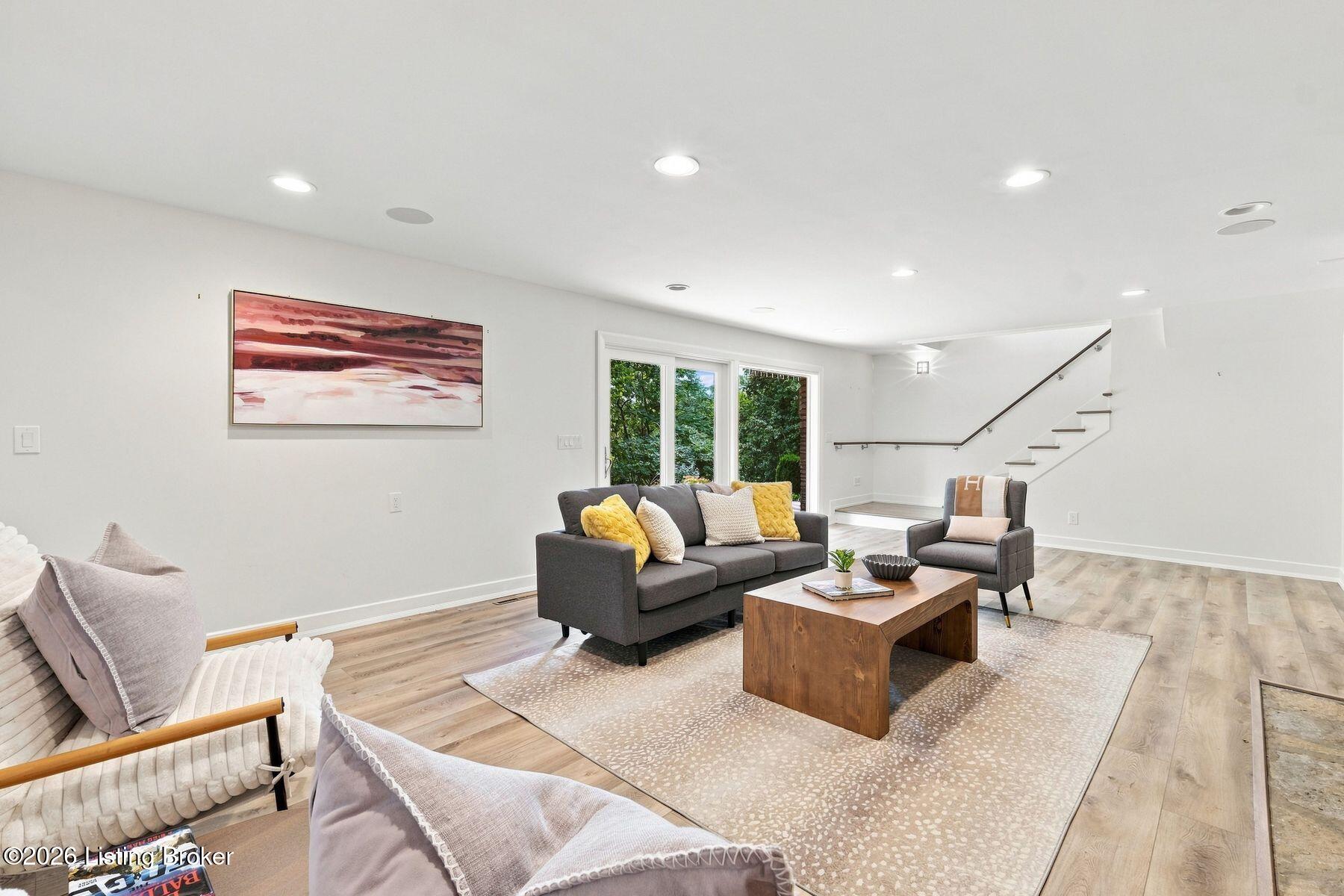1128 Rostrevor Cir