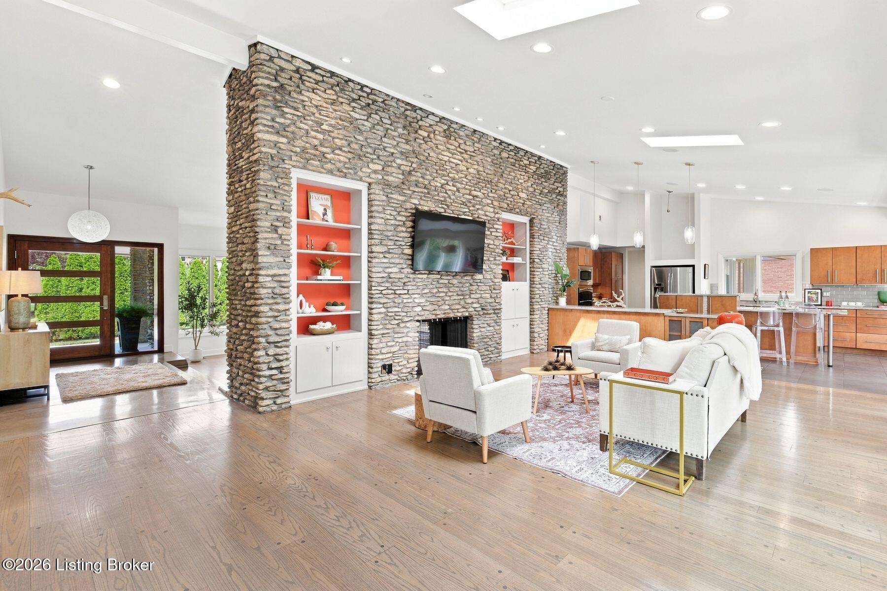 1128 Rostrevor Cir
