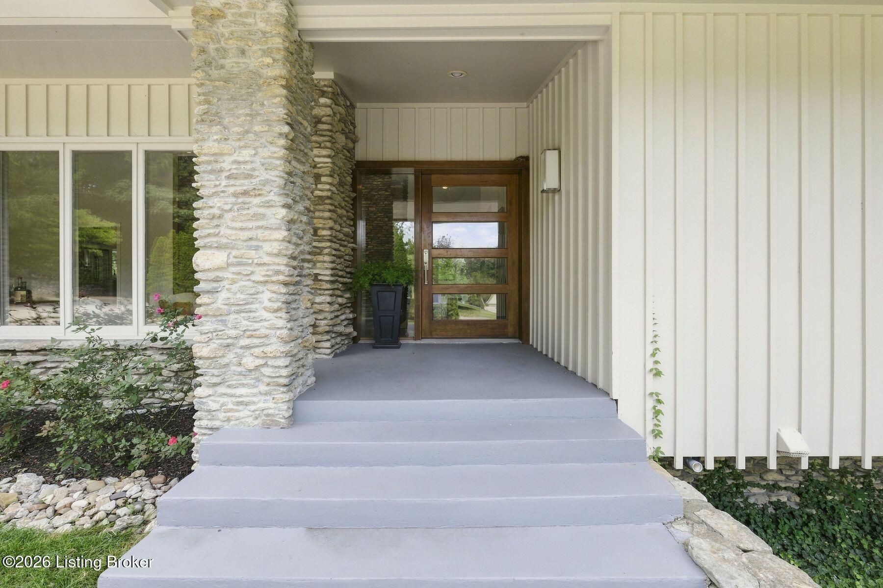 1128 Rostrevor Cir