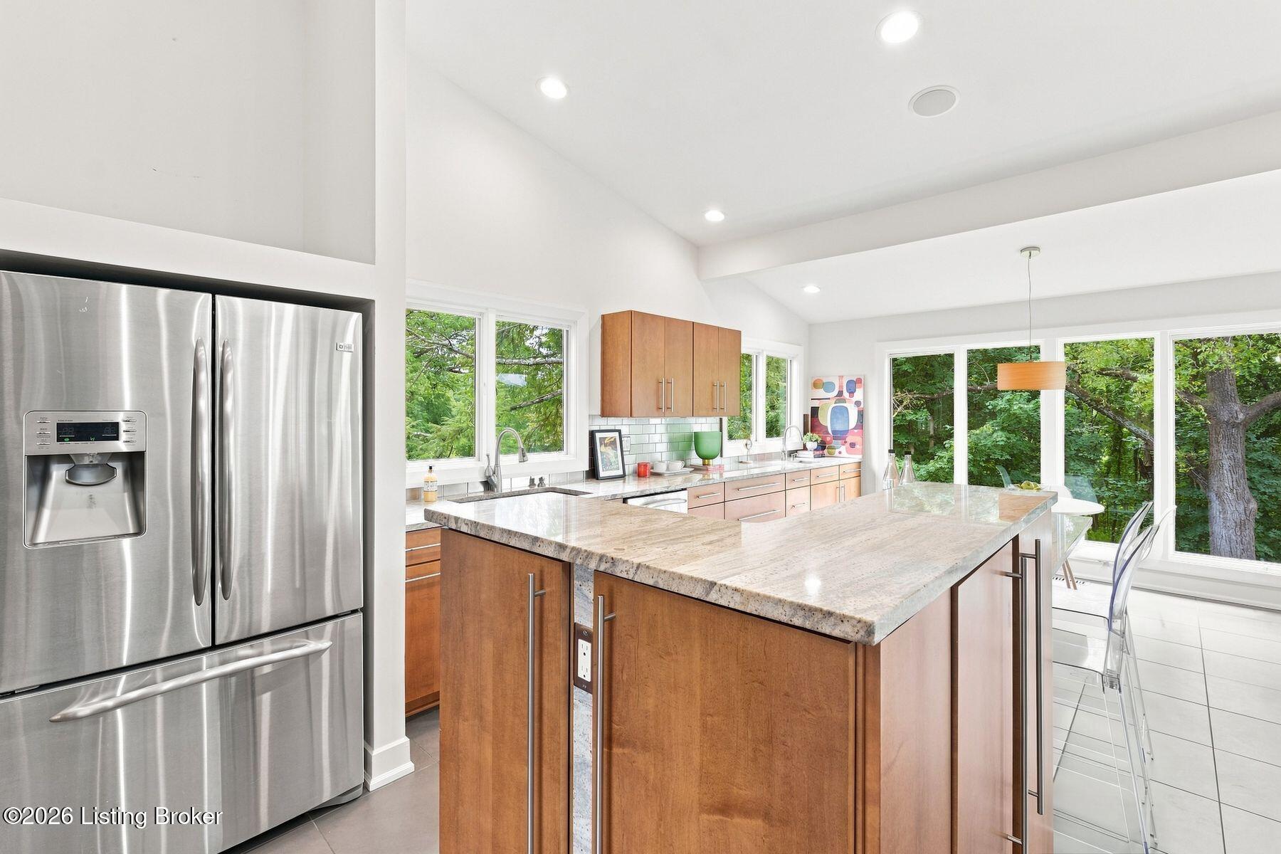 1128 Rostrevor Cir