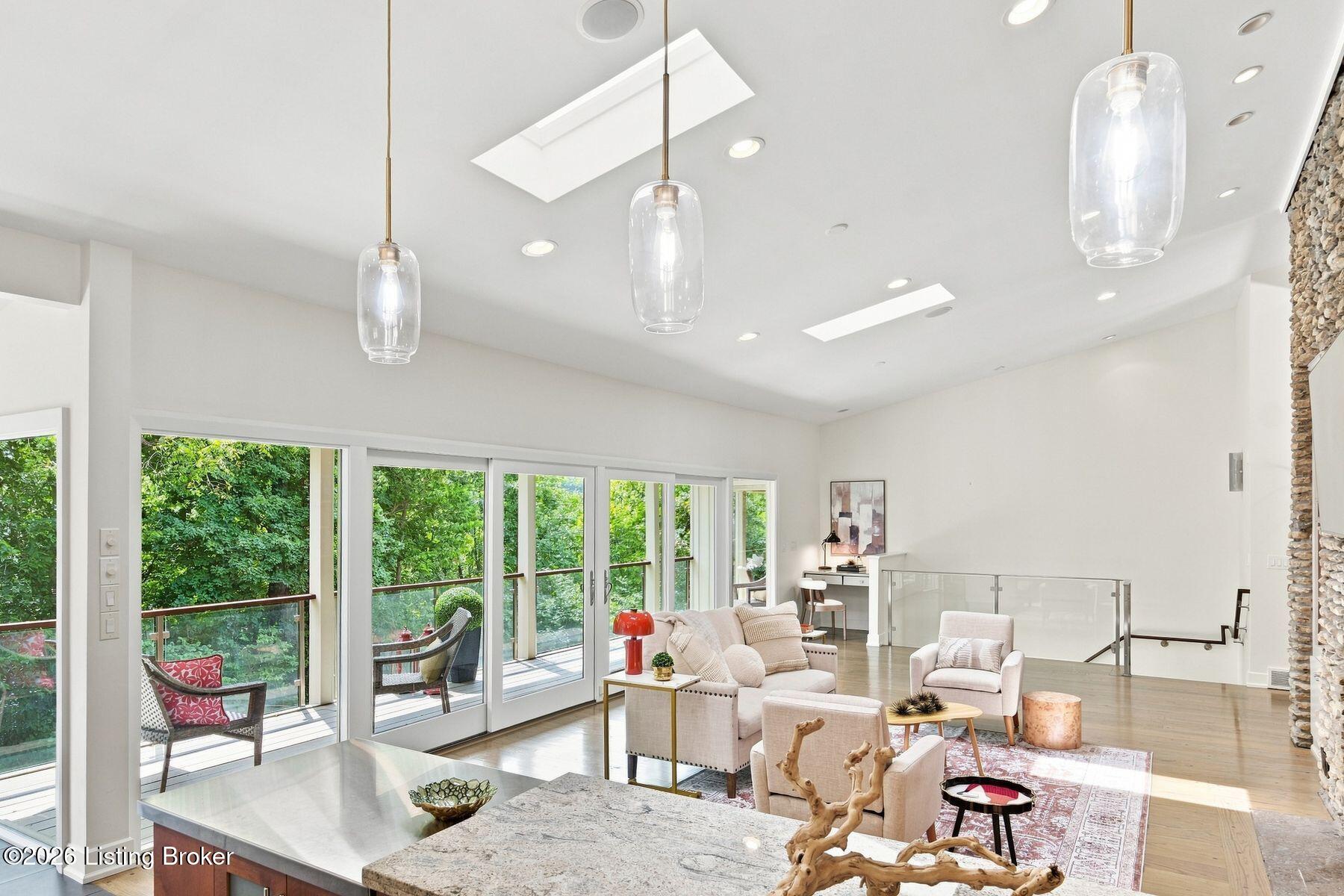 1128 Rostrevor Cir