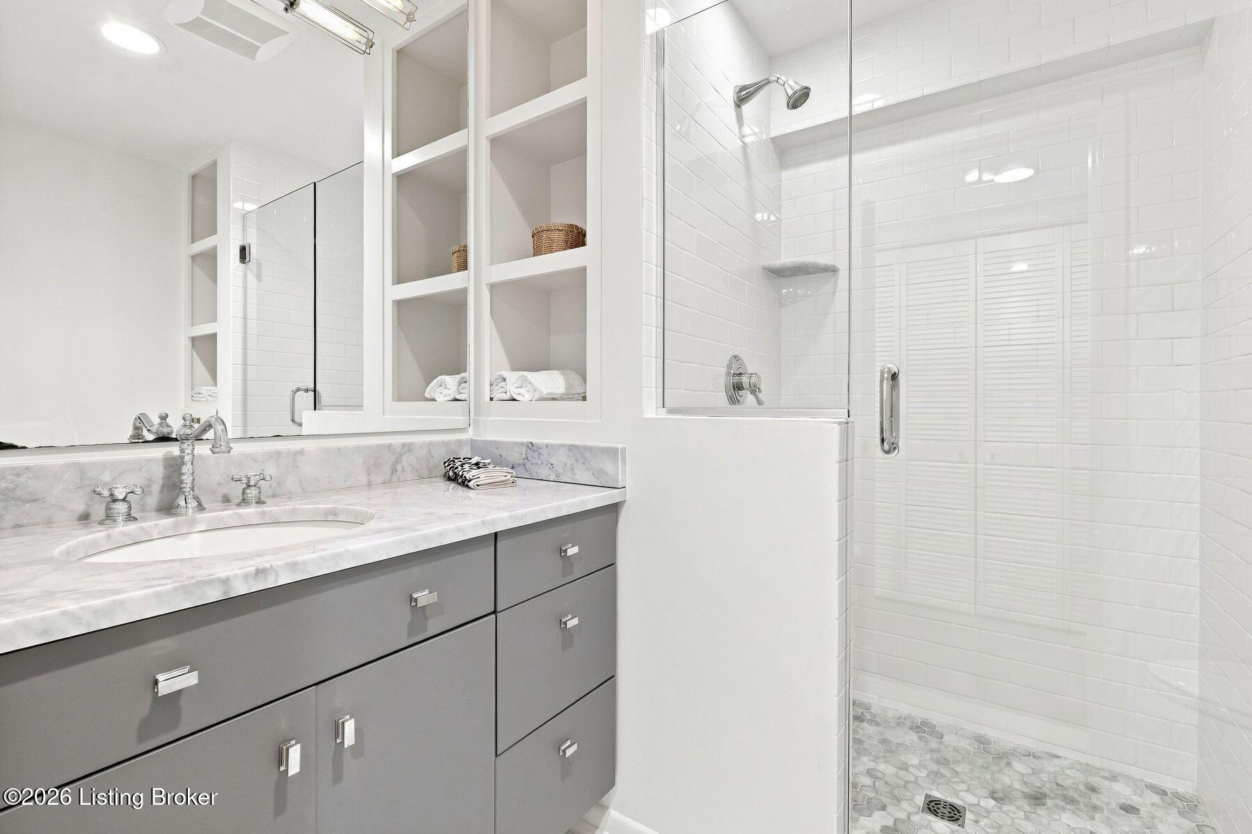 1128 Rostrevor Cir