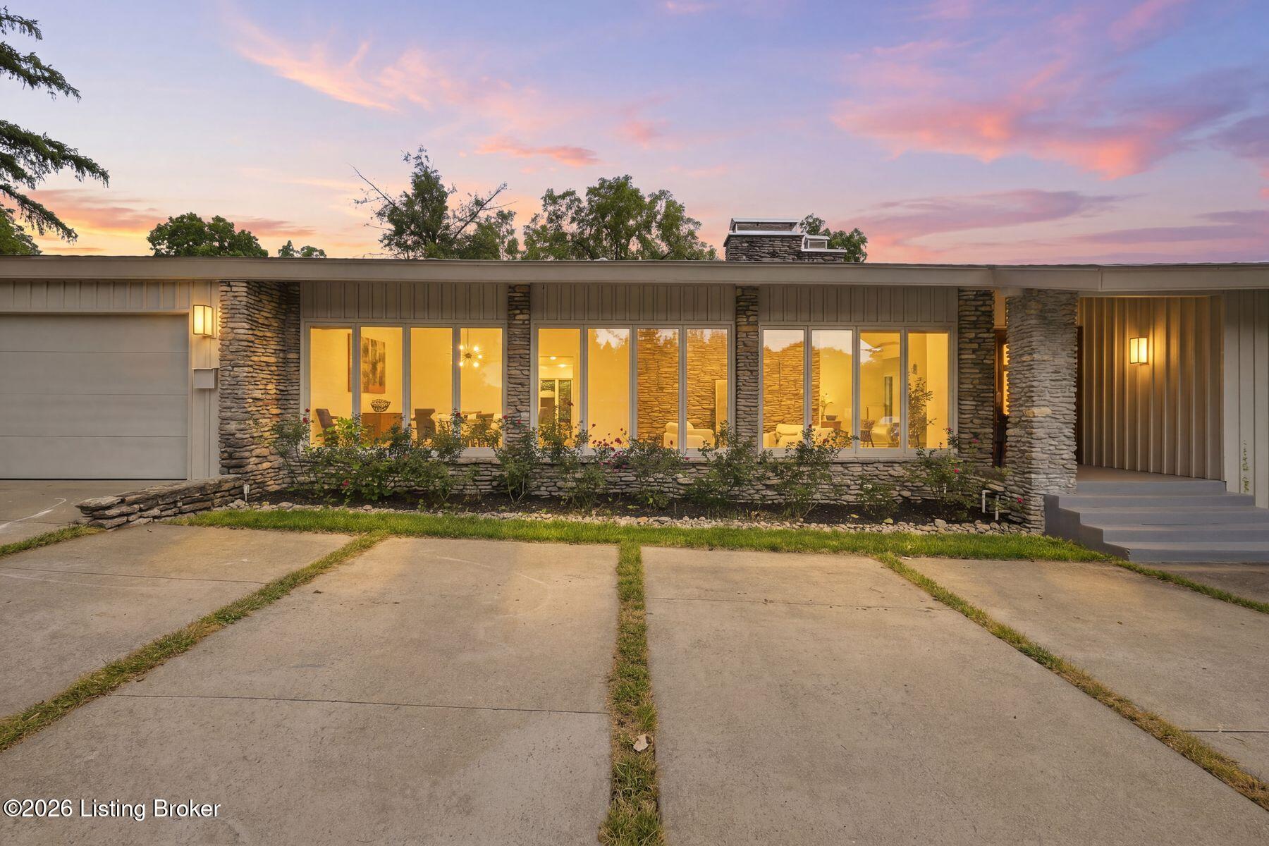 1128 Rostrevor Cir