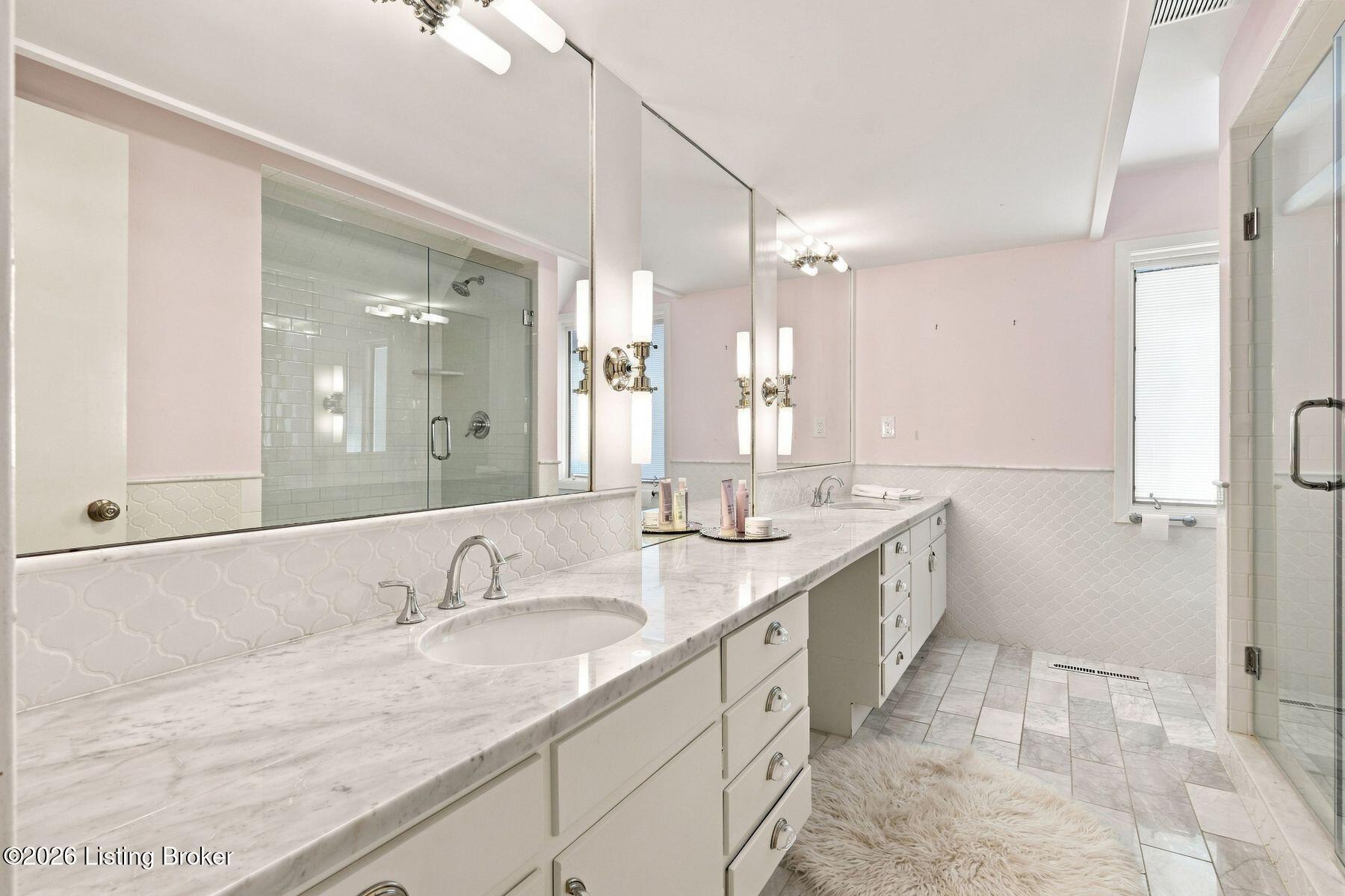 1128 Rostrevor Cir