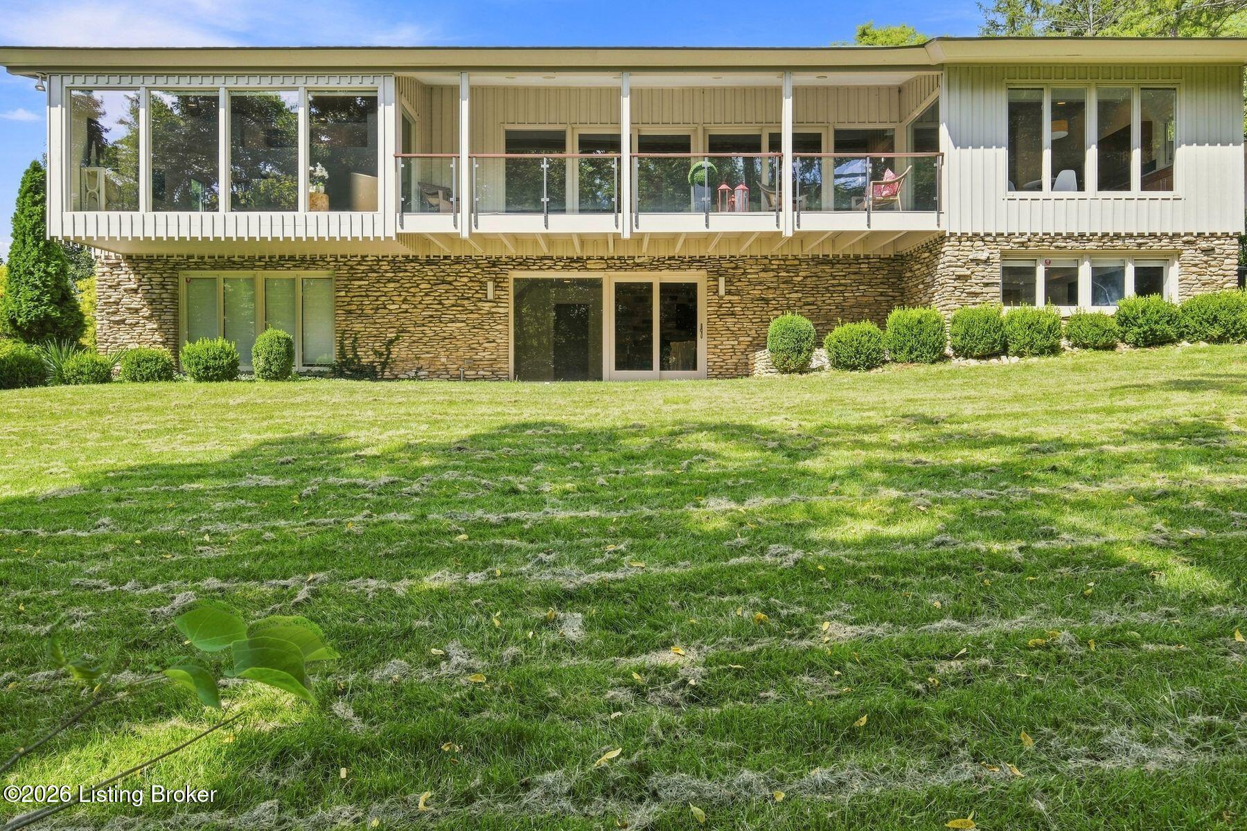 1128 Rostrevor Cir