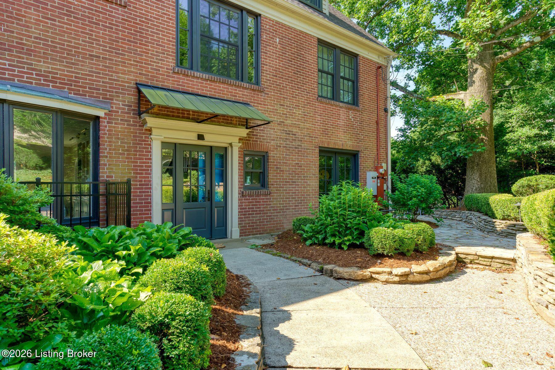 1679 Spring Dr