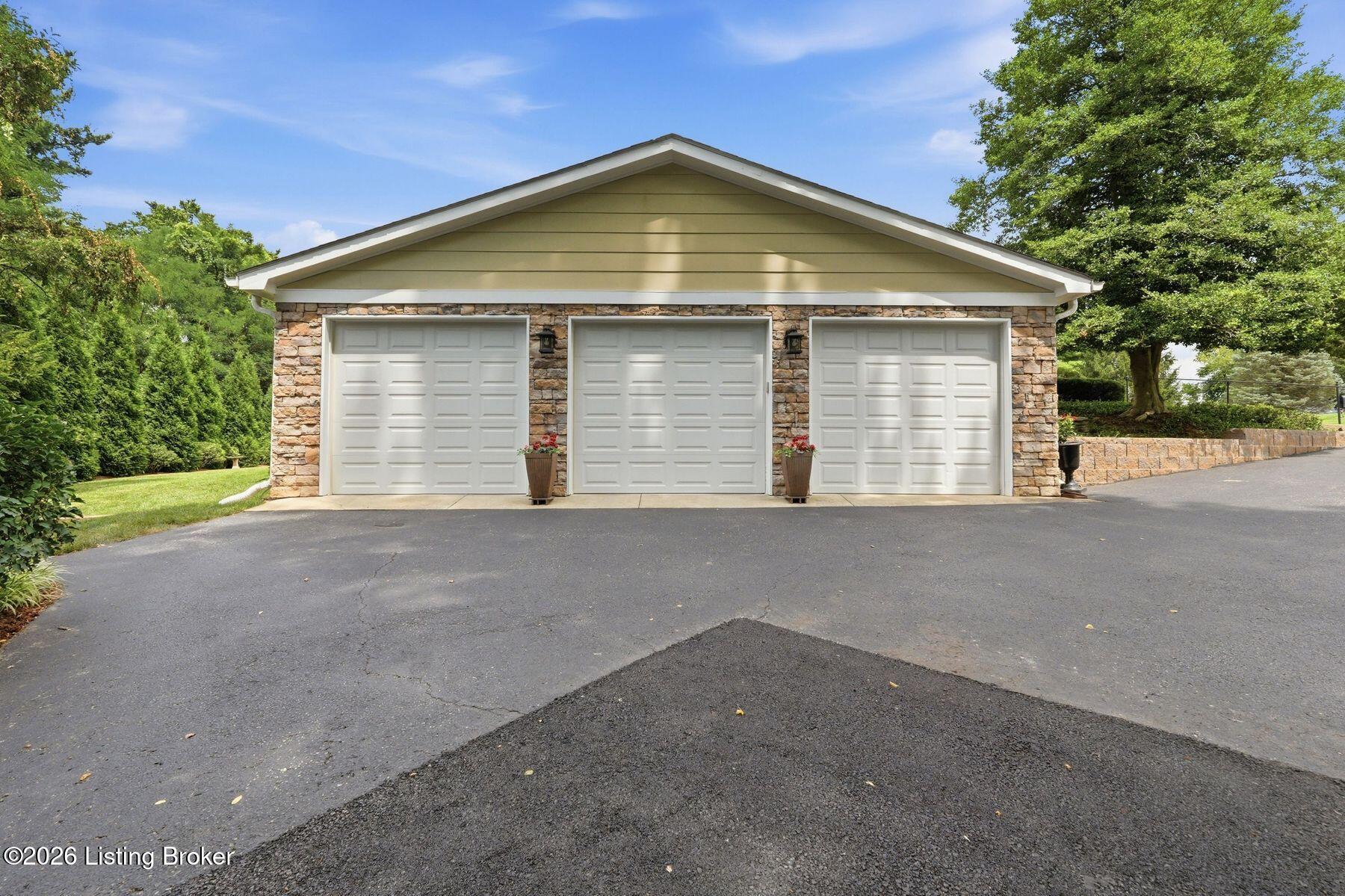 5105 Moccasin Ct