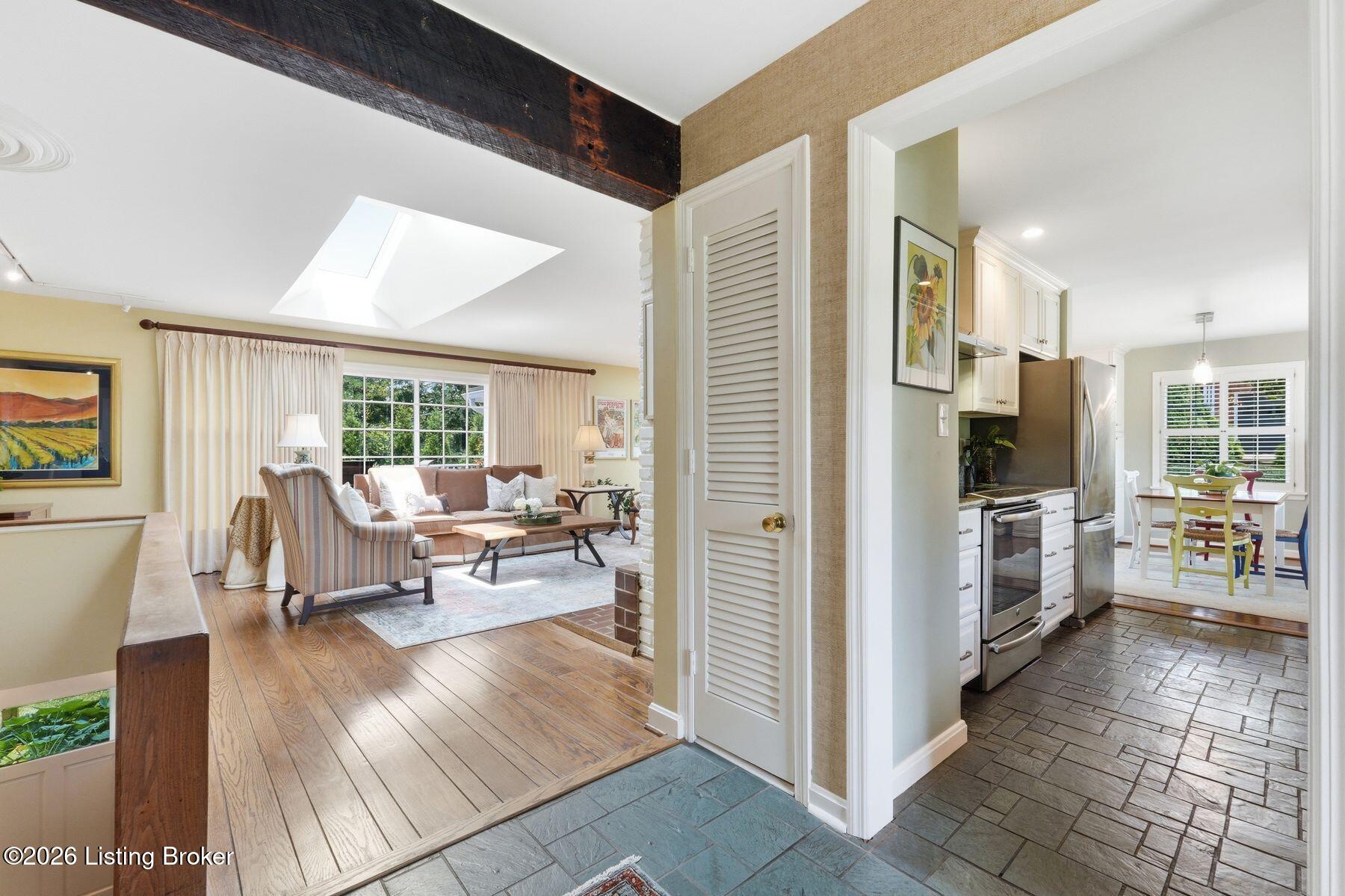 5105 Moccasin Ct