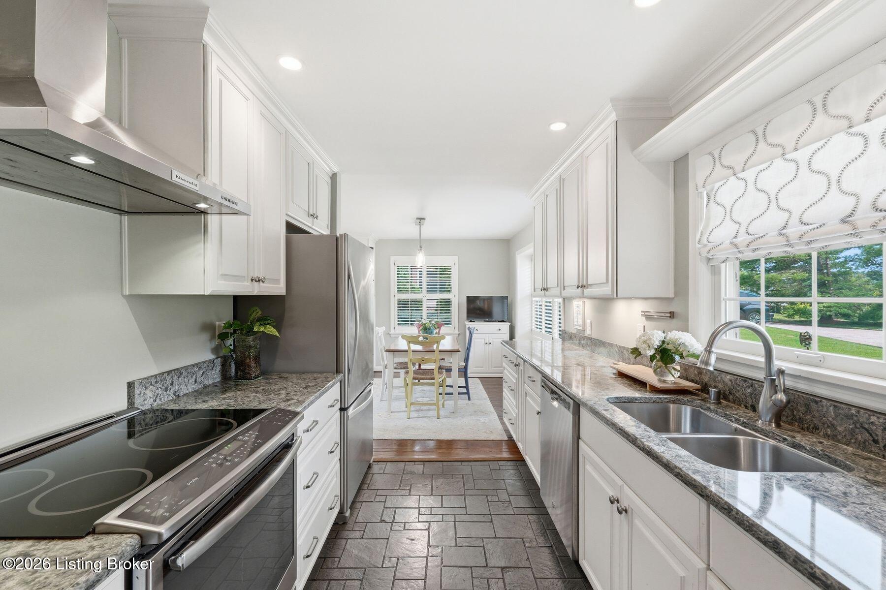 5105 Moccasin Ct