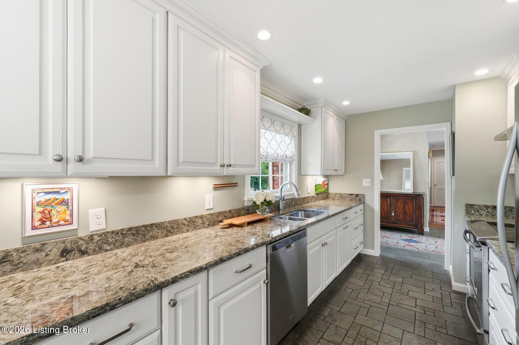 5105 Moccasin Ct