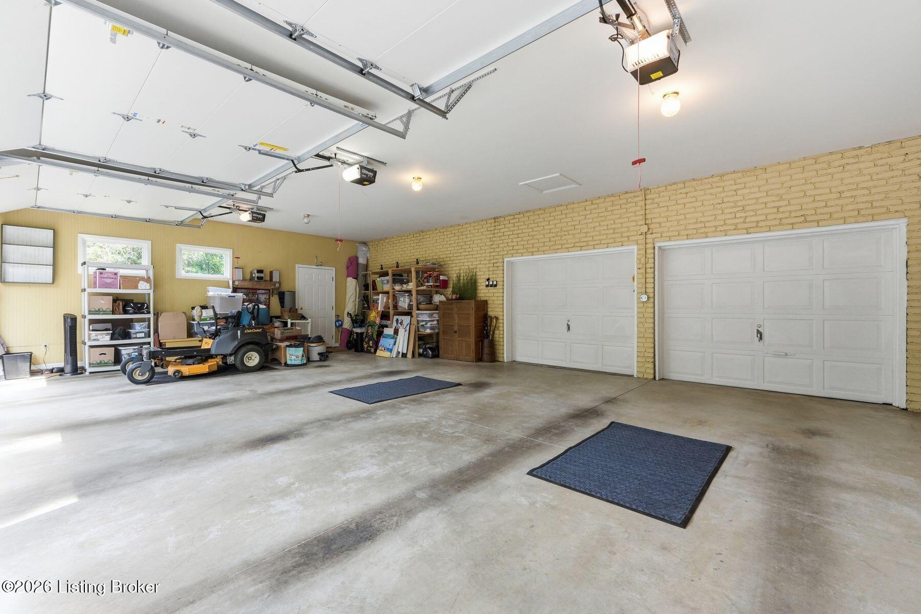 5105 Moccasin Ct