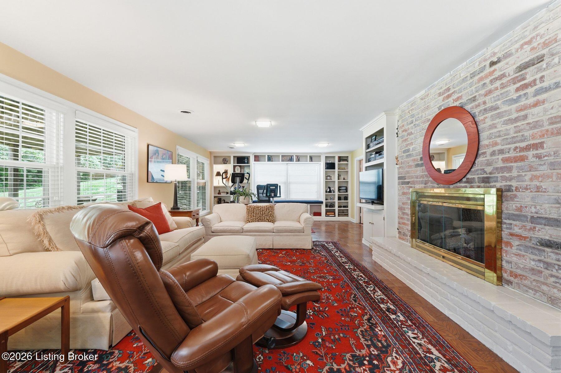 5105 Moccasin Ct