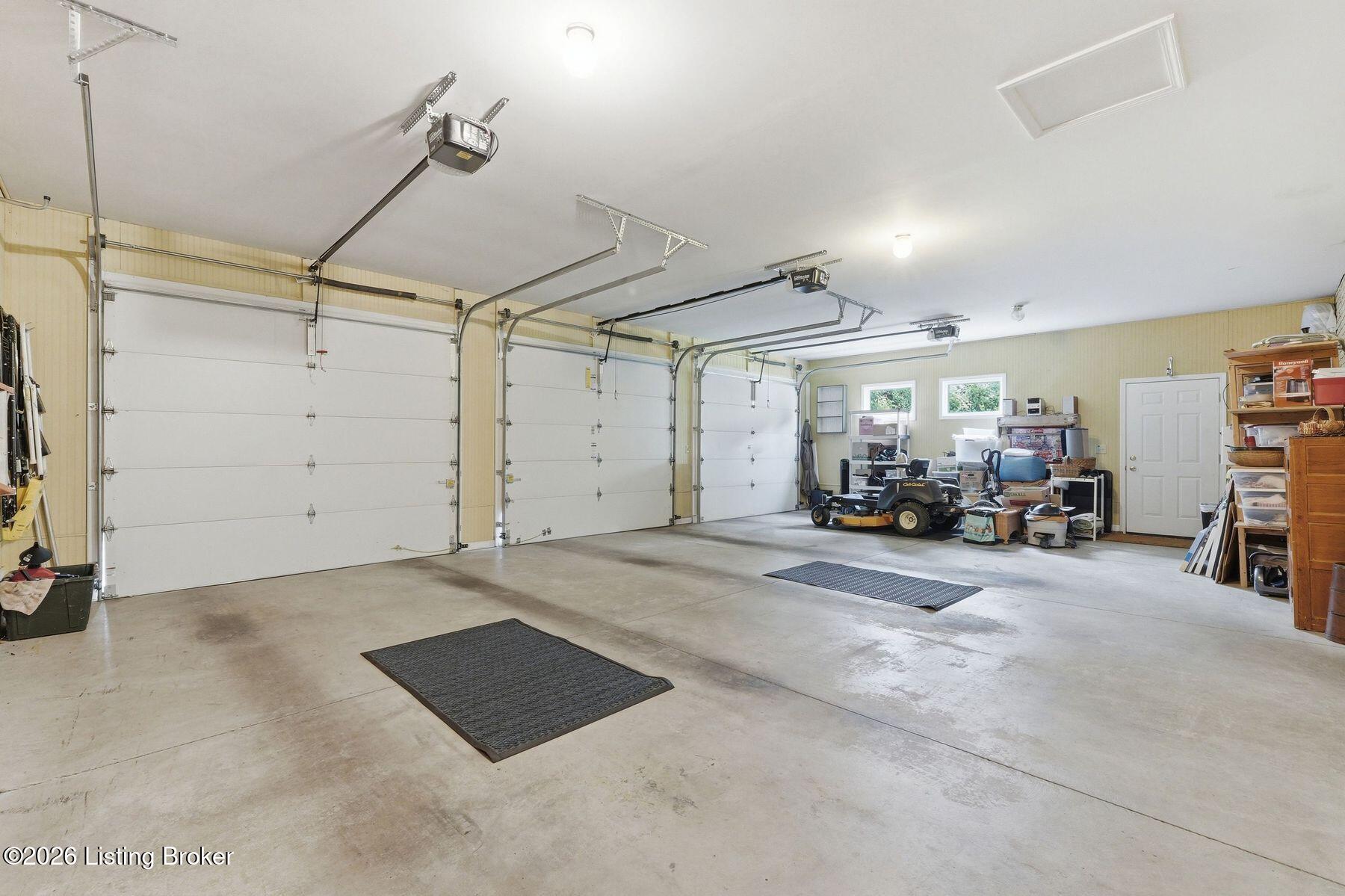 5105 Moccasin Ct