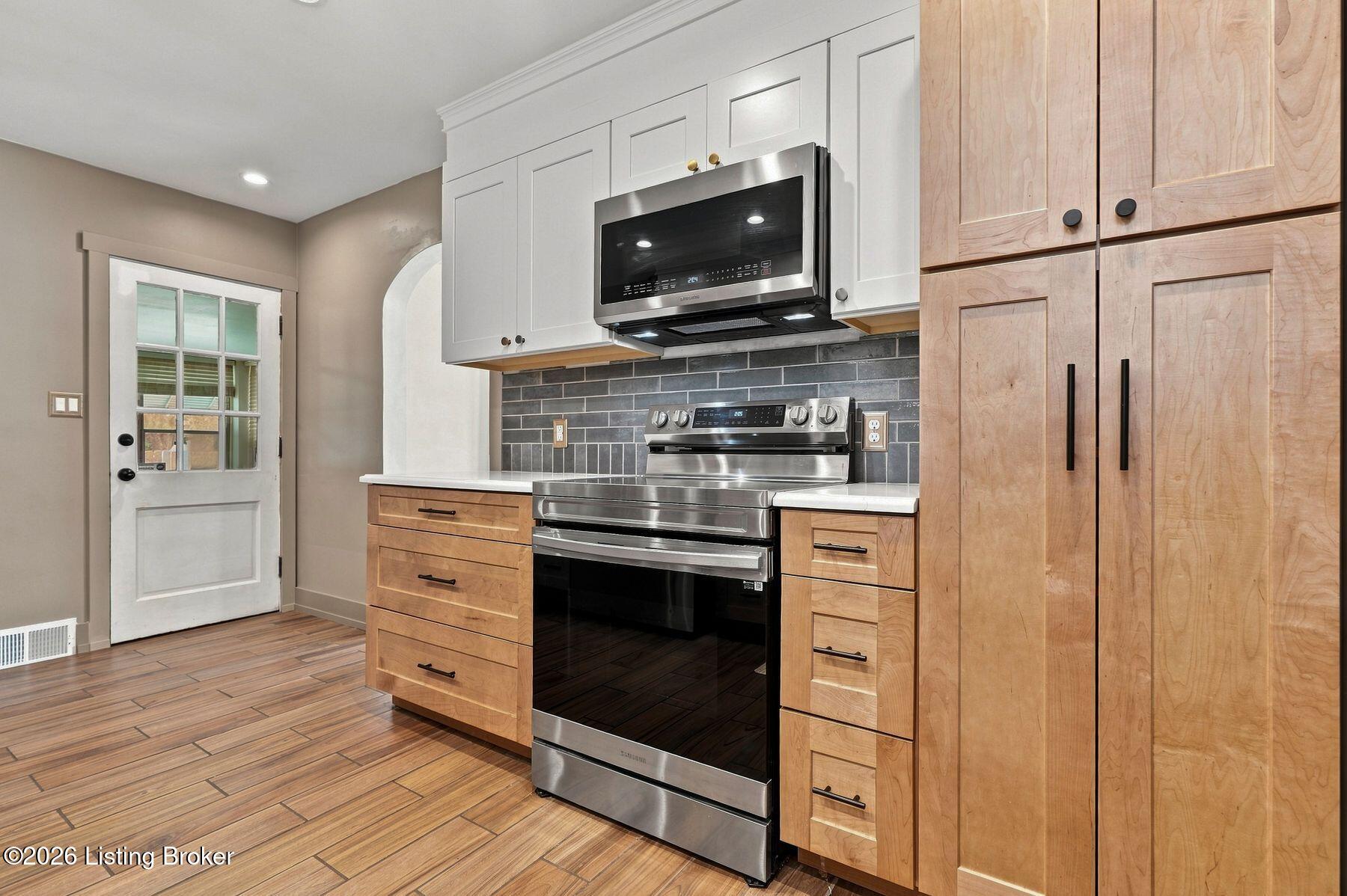 2208 Bashford Manor Ln