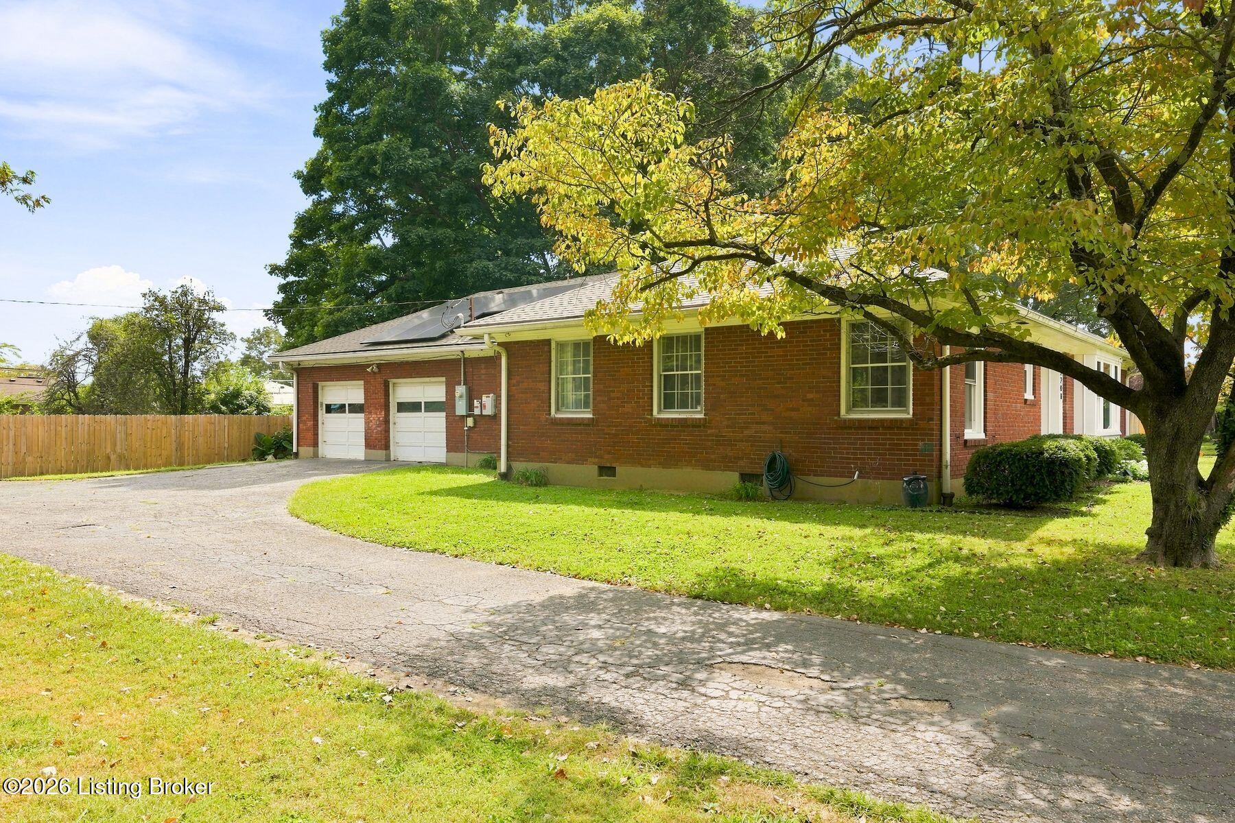 2208 Bashford Manor Ln