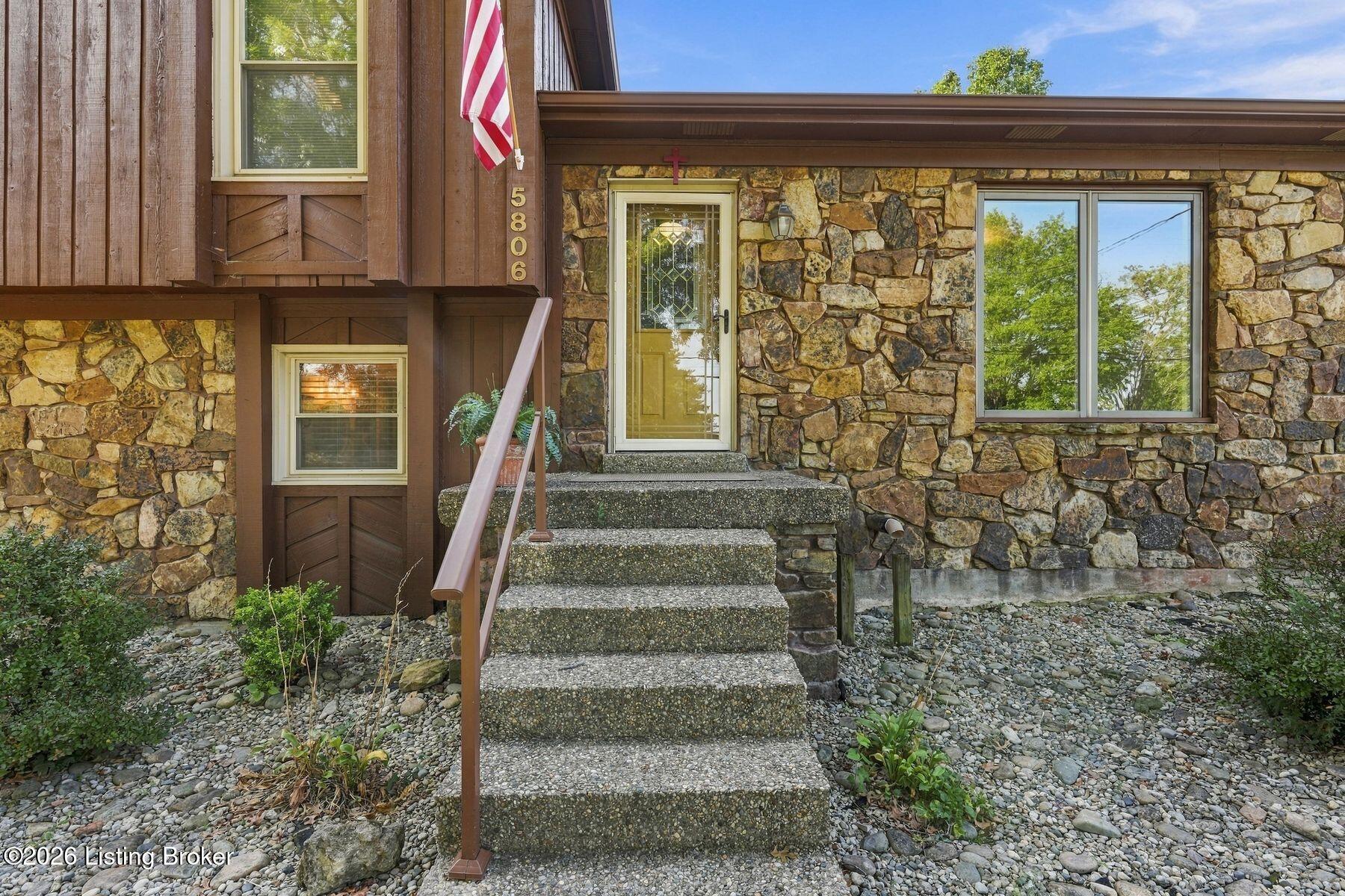 5806 Renada Dr