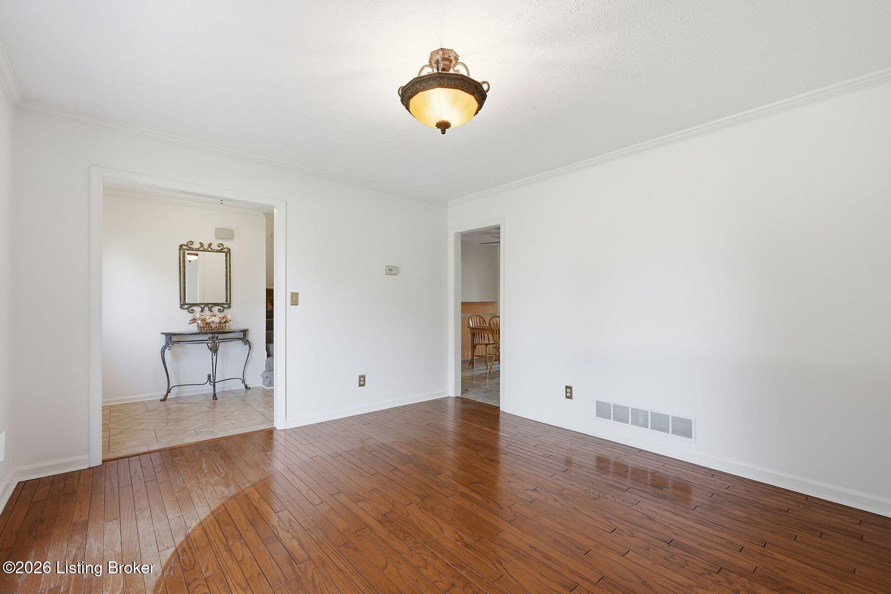 5806 Renada Dr
