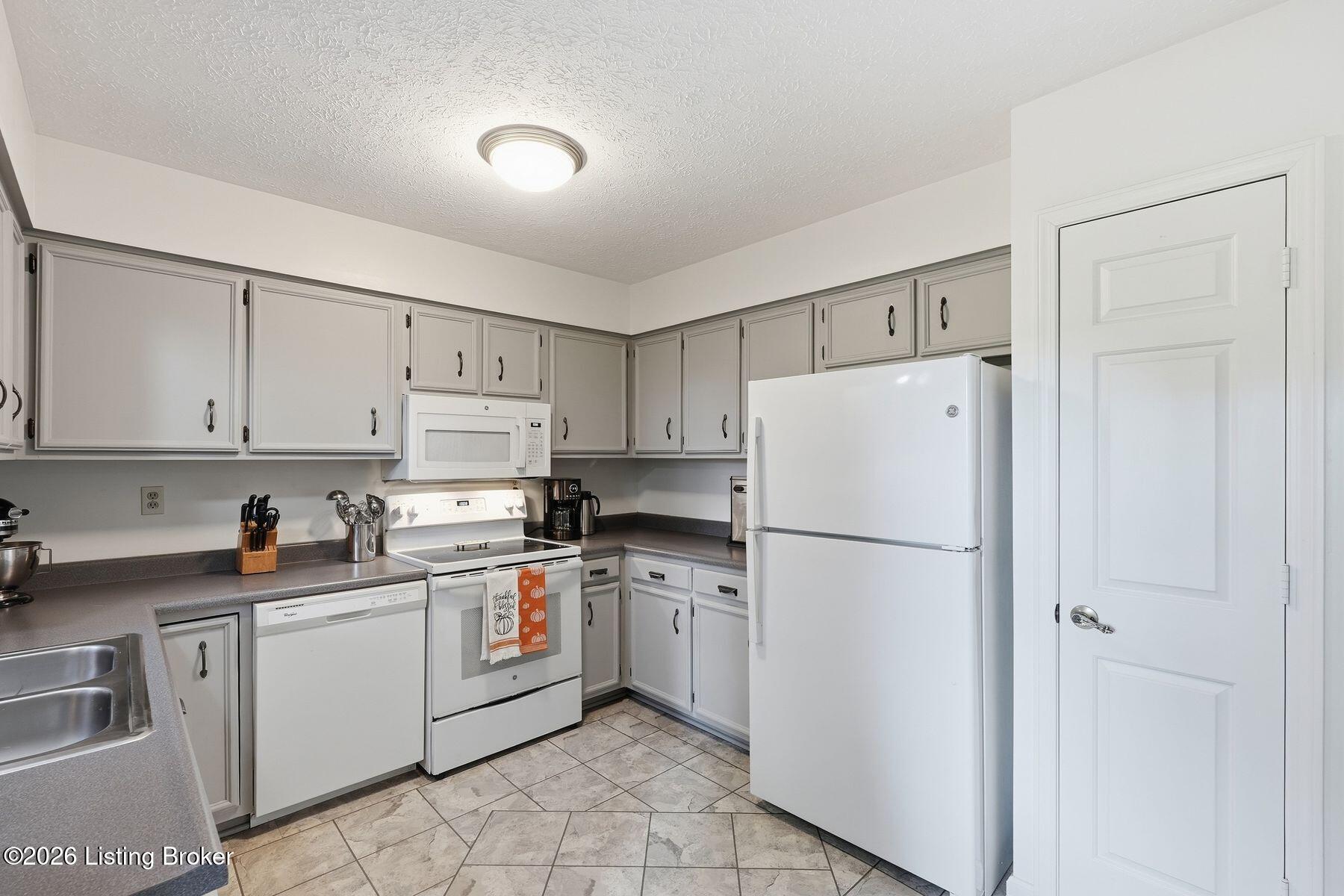 5806 Renada Dr