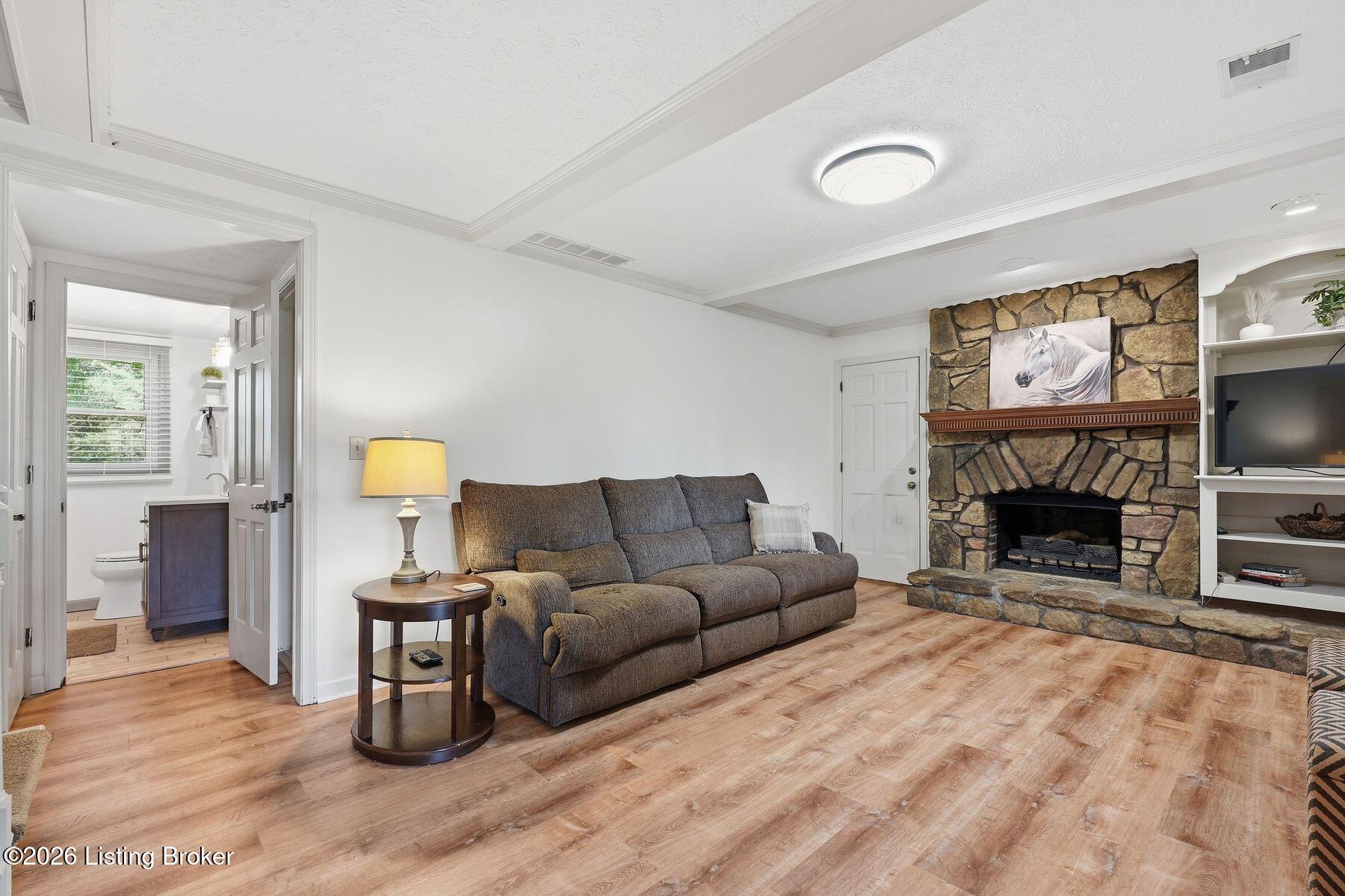 5806 Renada Dr