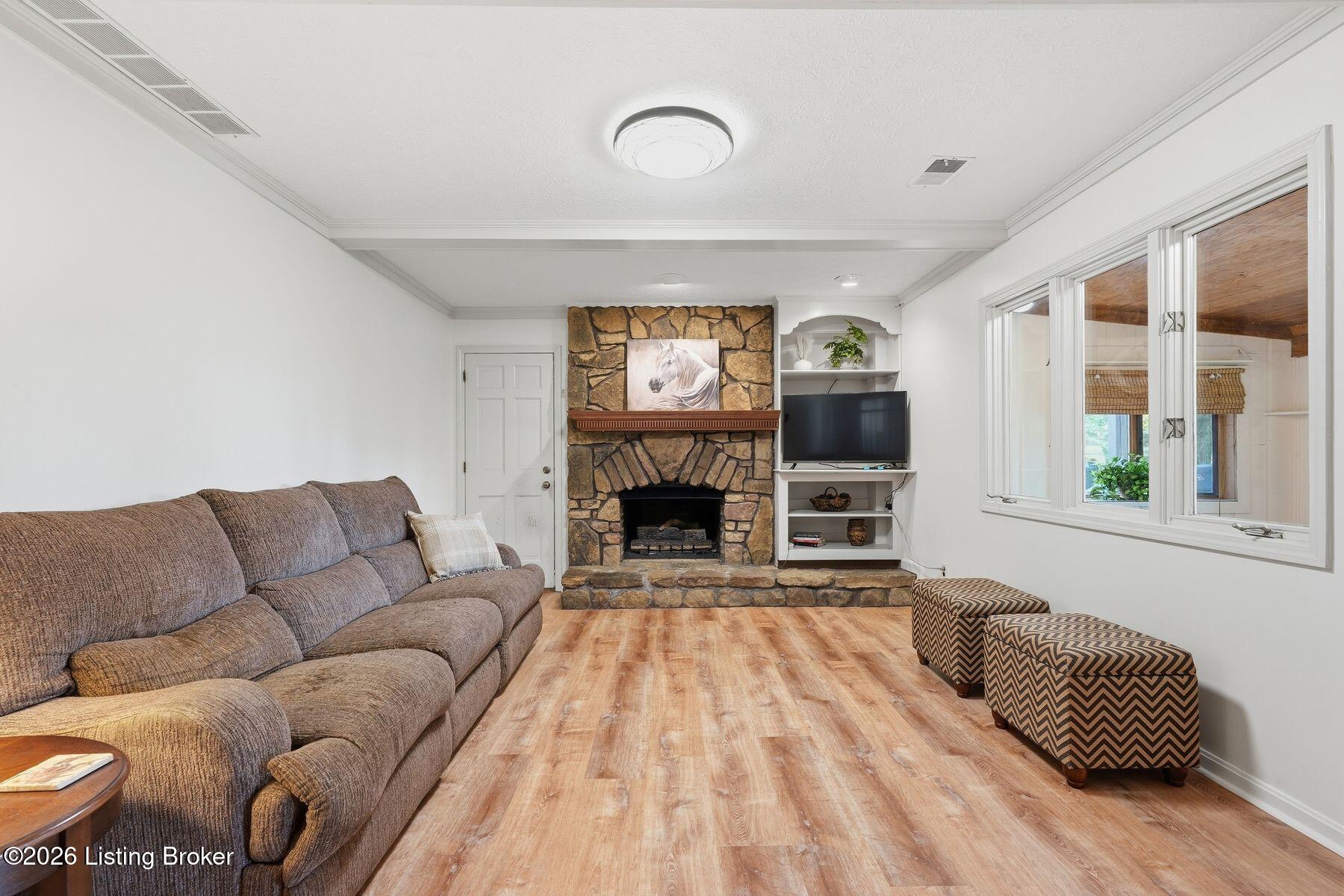 5806 Renada Dr