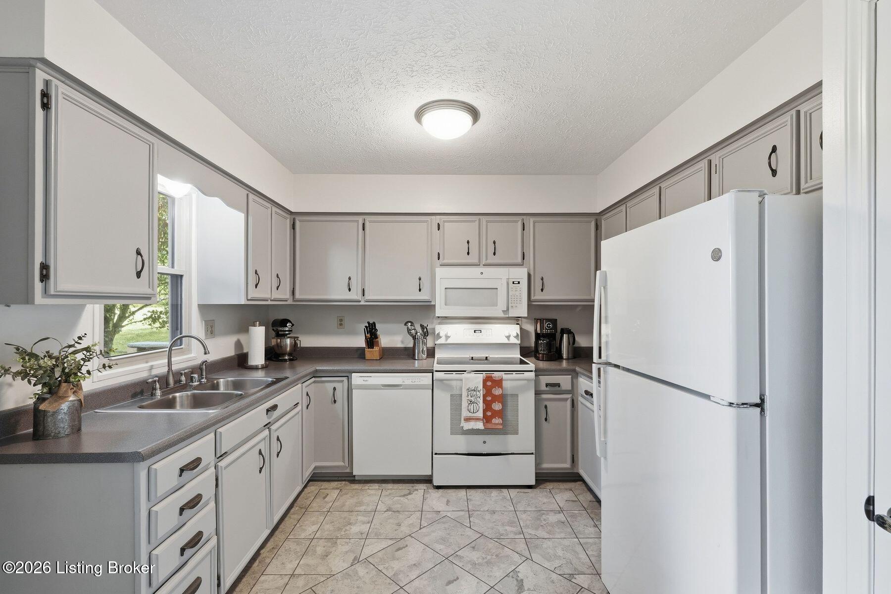5806 Renada Dr