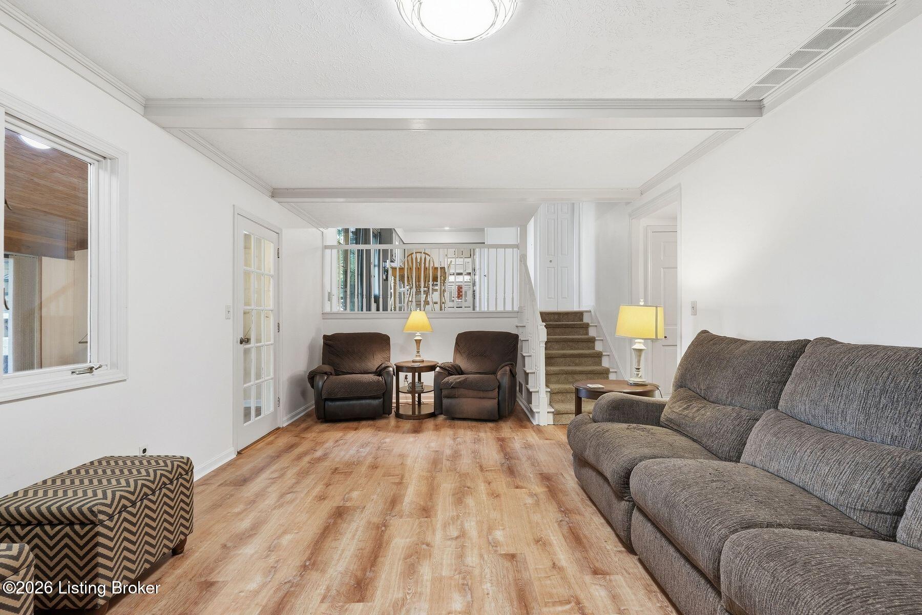 5806 Renada Dr