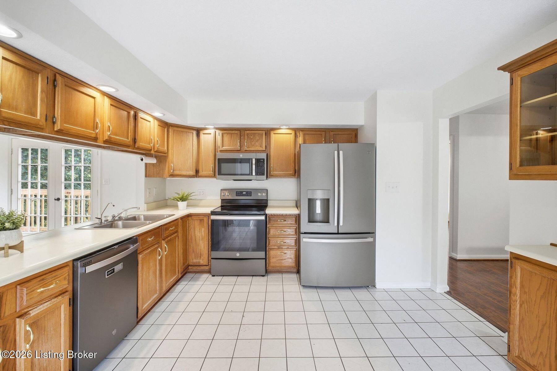 3322 Breaux Dr