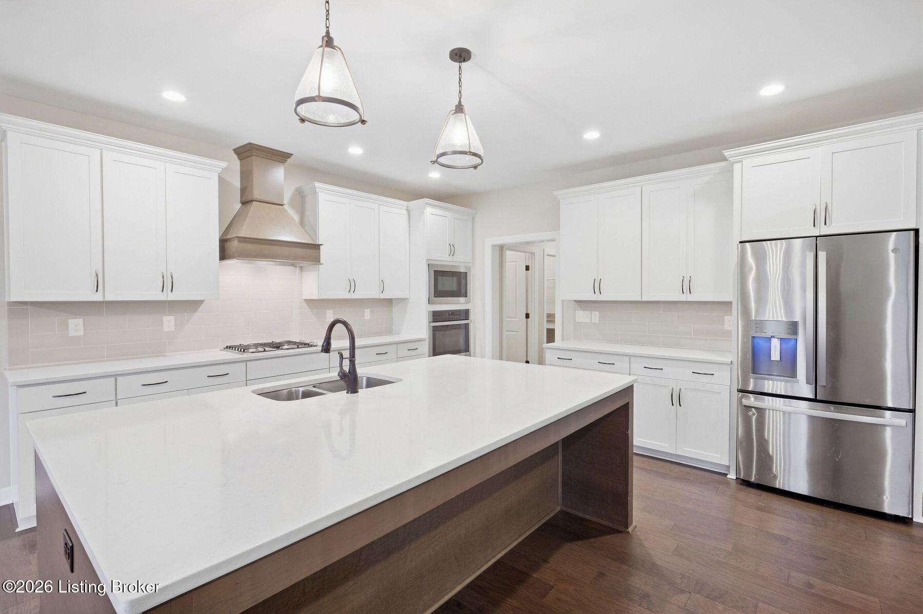2008 Scenic Lakes Dr
