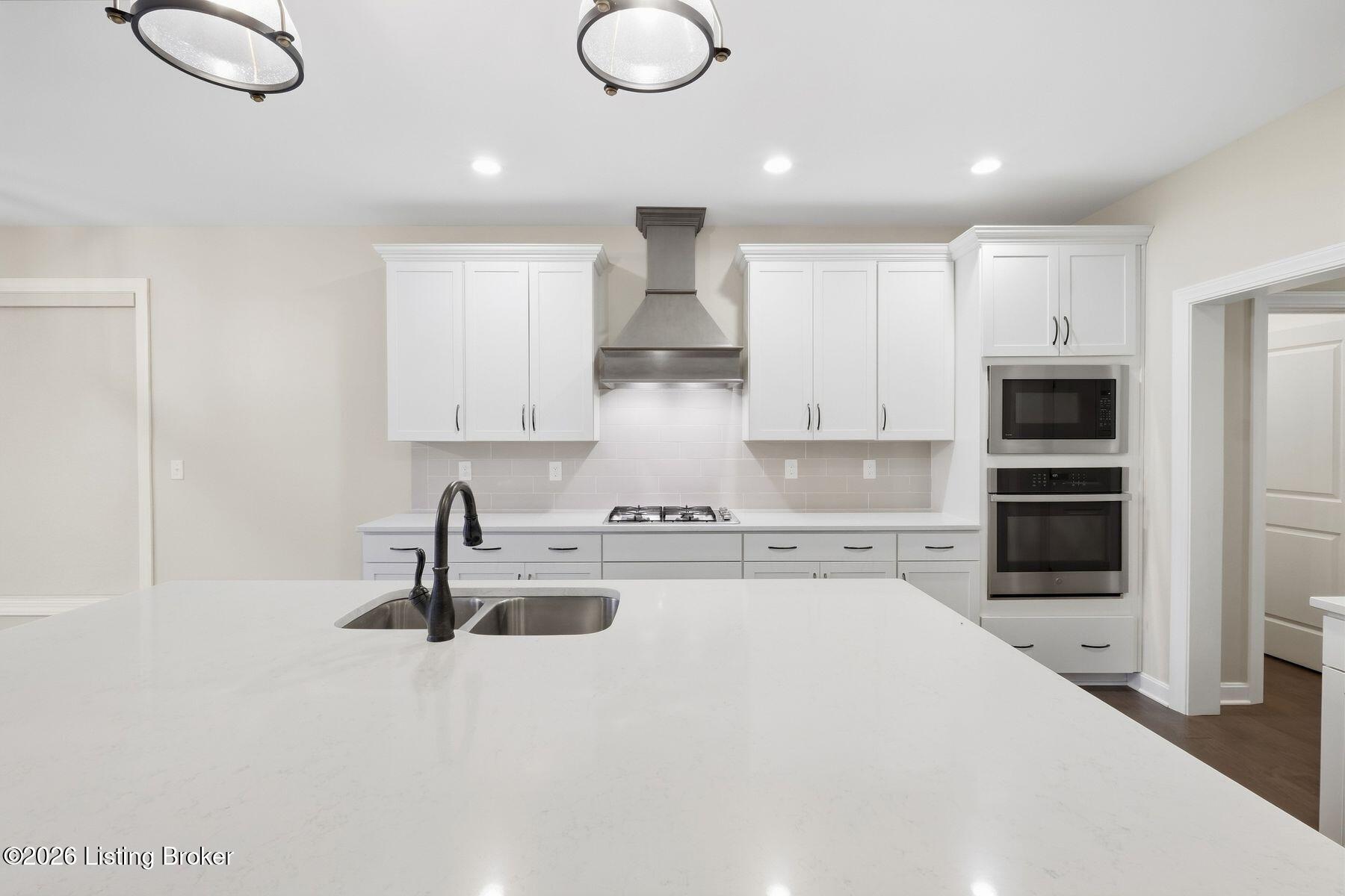 2008 Scenic Lakes Dr