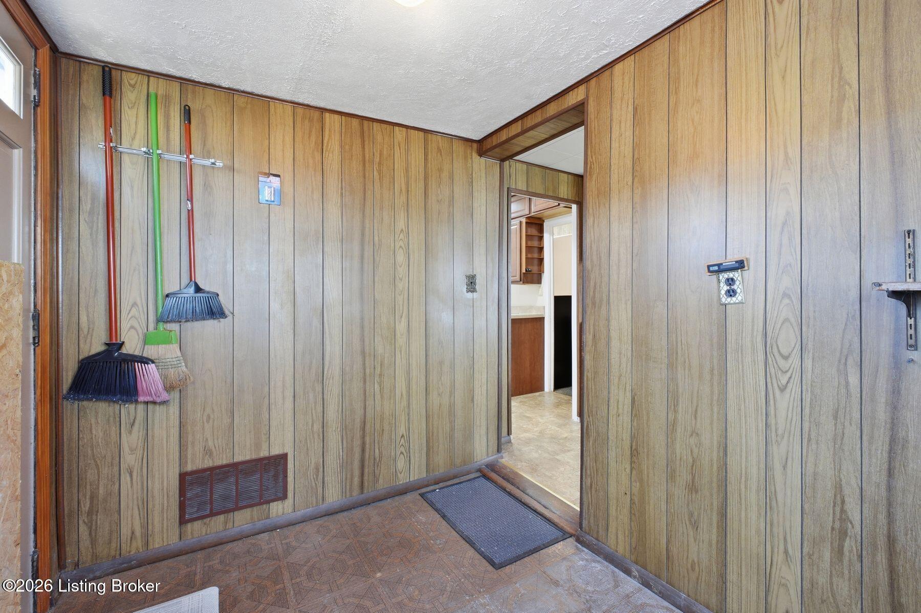 1153 Julia Ave