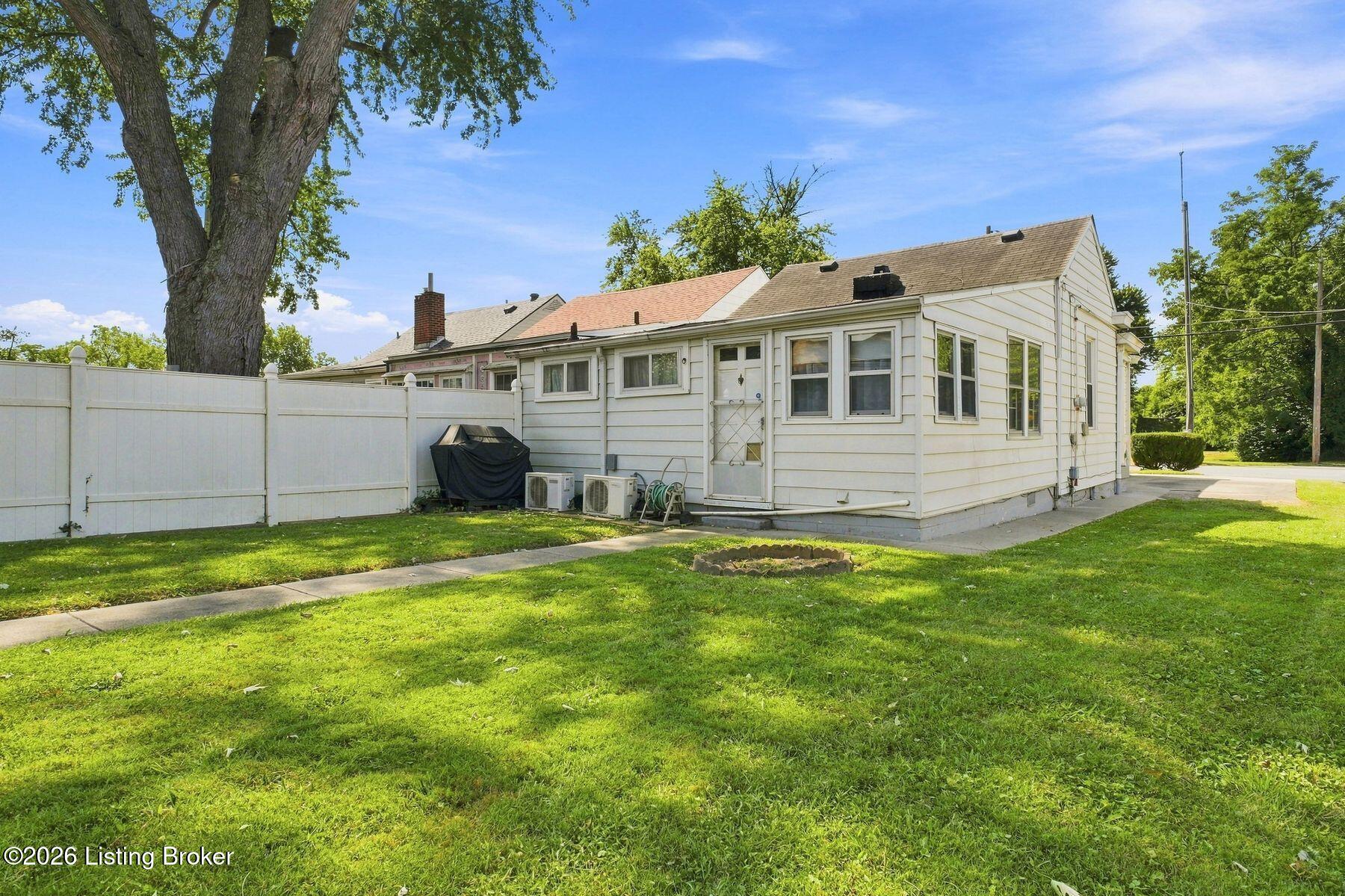 1153 Julia Ave