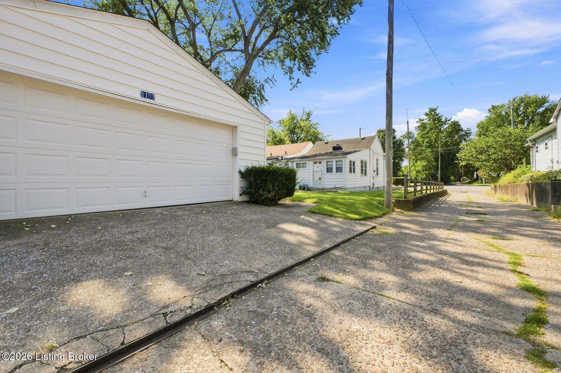 1153 Julia Ave