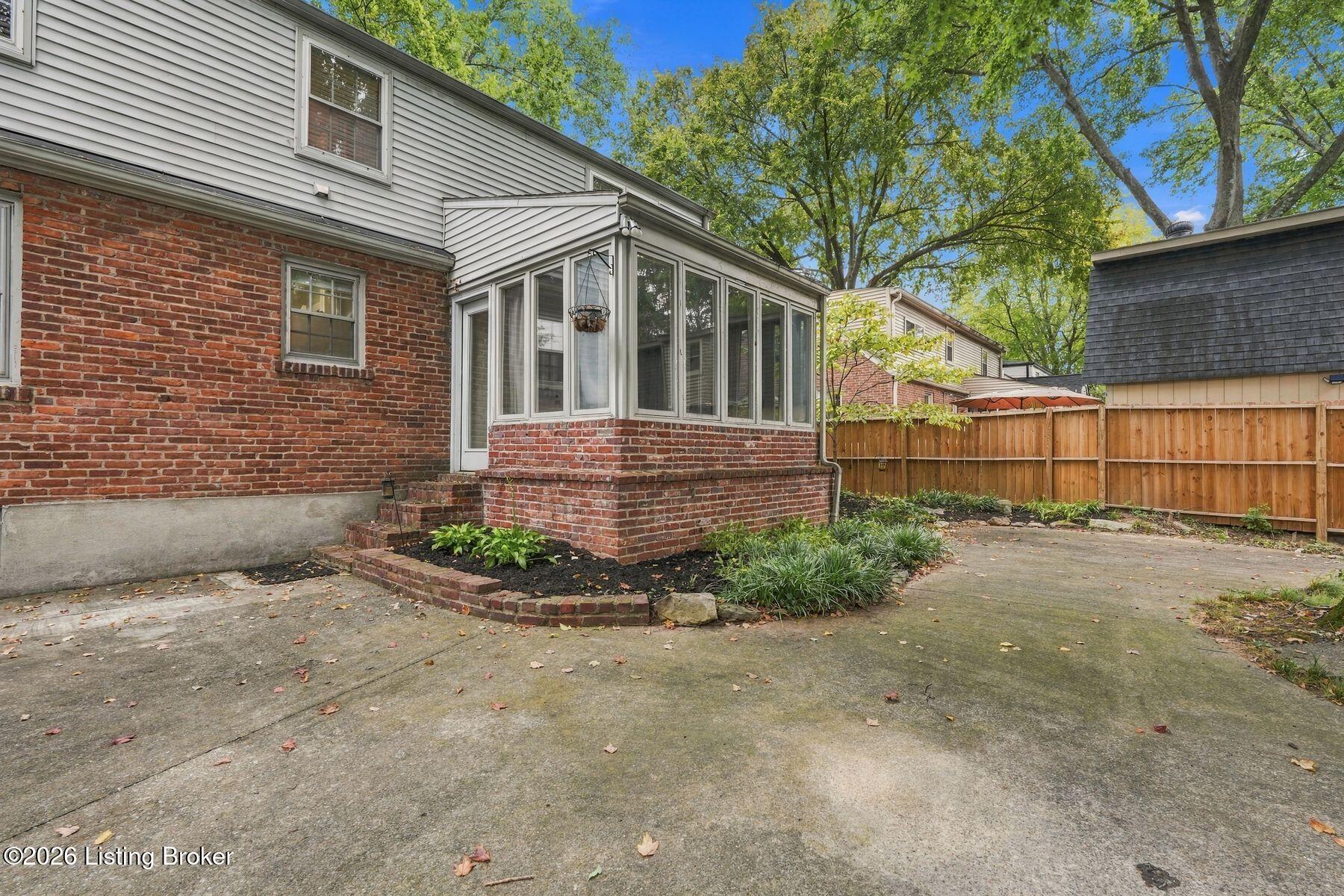 4032 Elmwood Ave