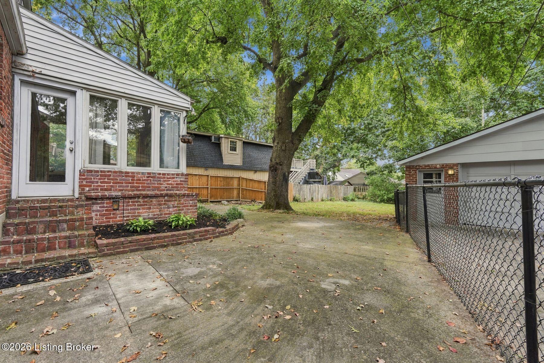 4032 Elmwood Ave