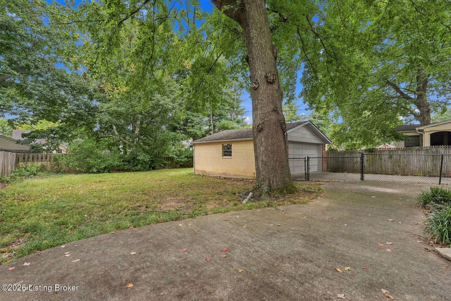 4032 Elmwood Ave