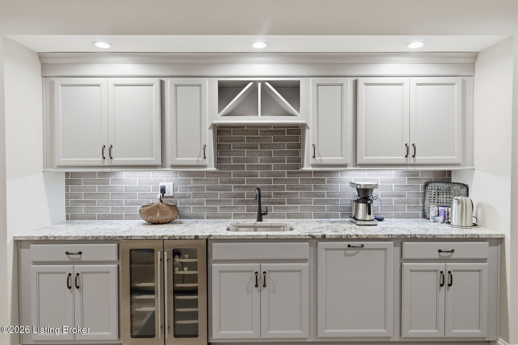 6406 Meeting St