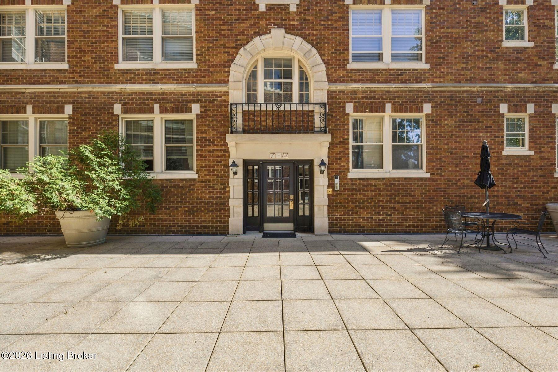 1601 Spring Dr 10