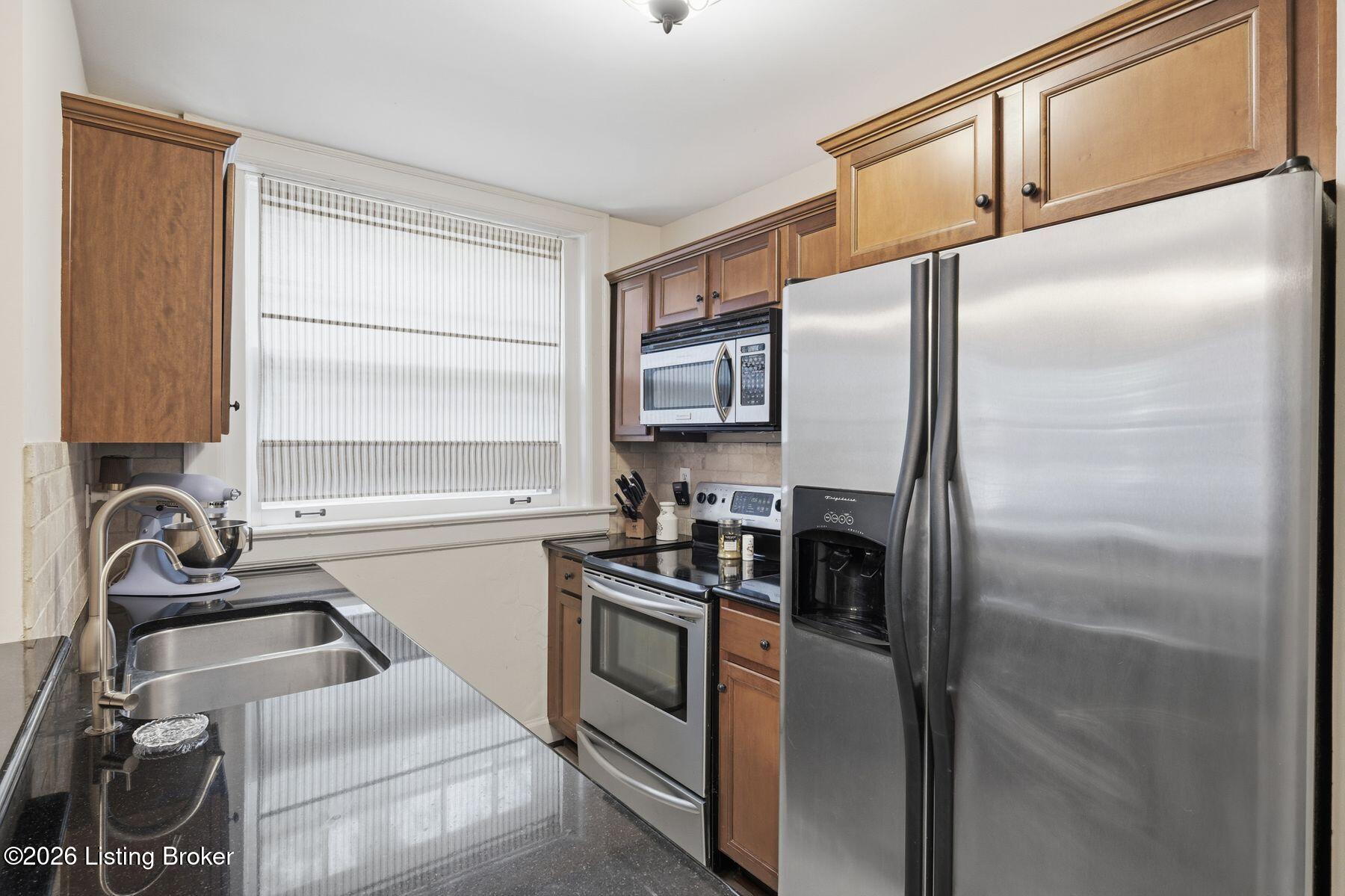 1601 Spring Dr 10