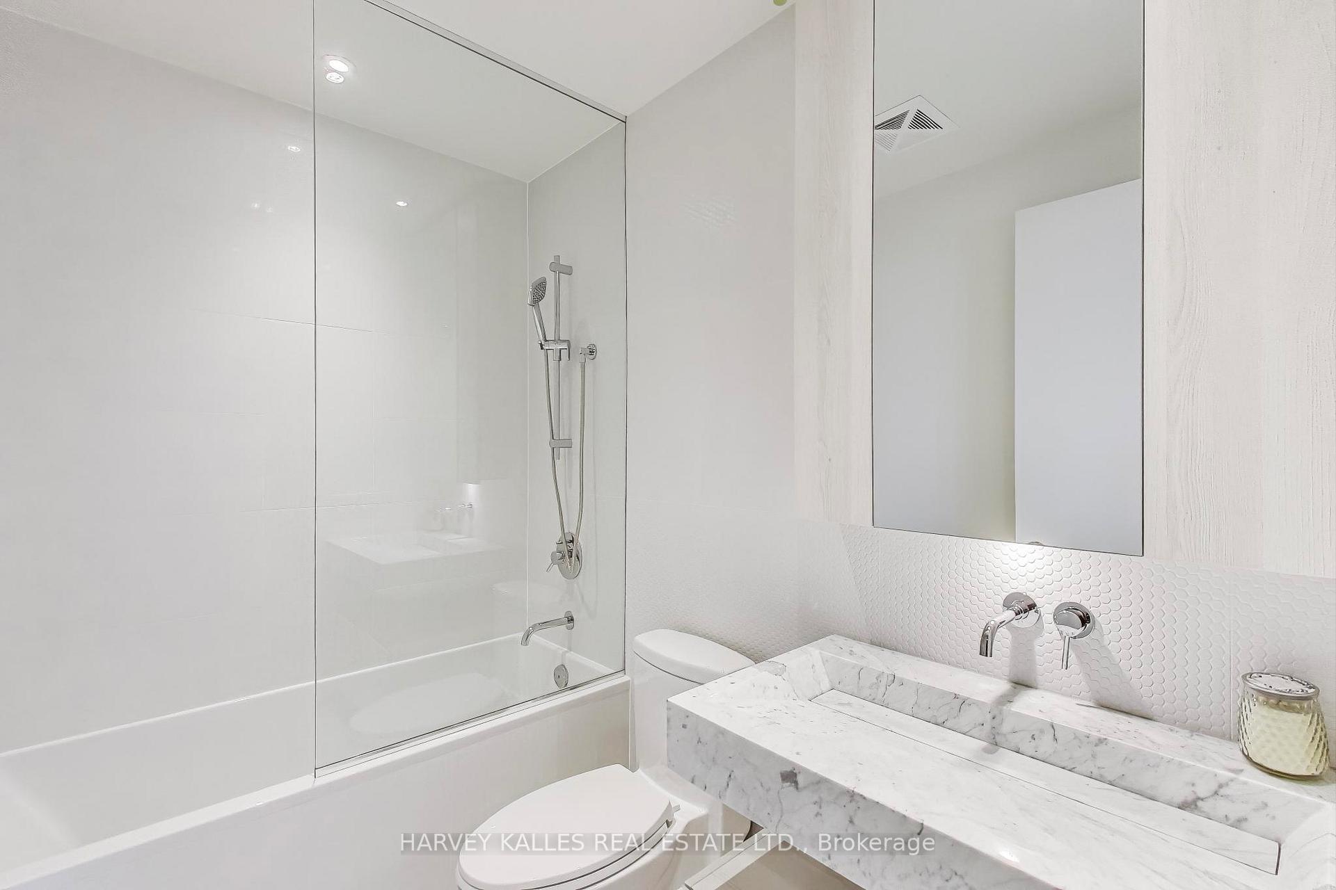 11 Yorkville Avenue 2405