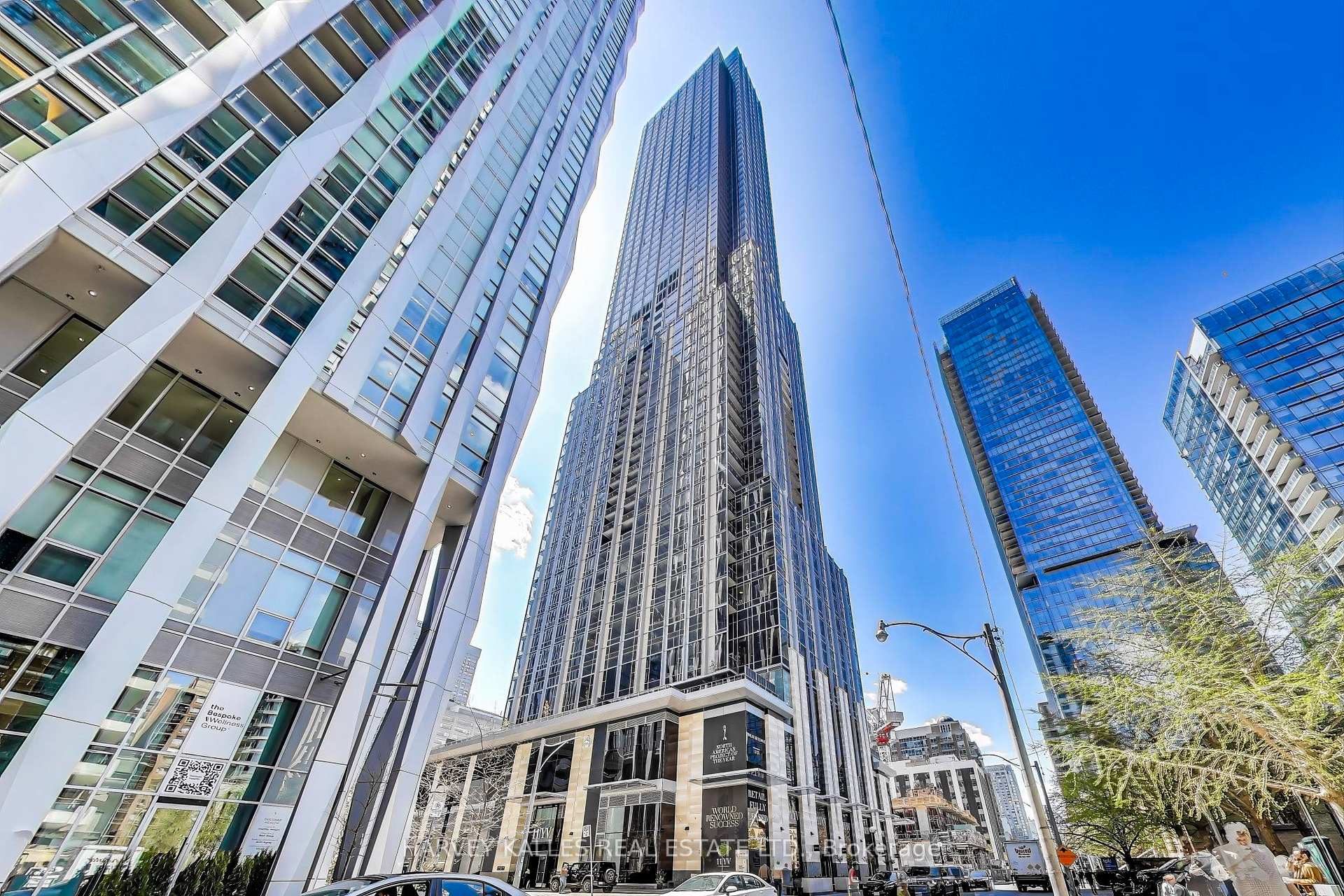 11 Yorkville Avenue 2405